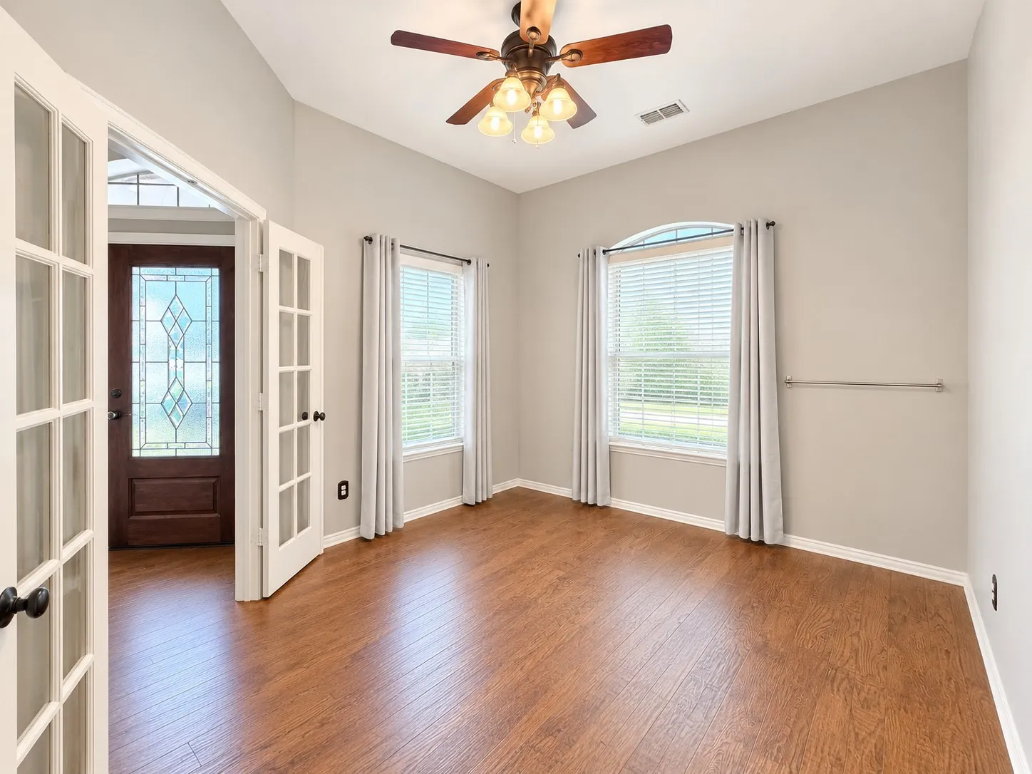 Single Family Residence For Rent in Collin County , 2713 Katie Trail, Melissa, Texas 75454, 3 Bedroom, 2 Bathroom, 2 Garage spaces, 2,127 Sqft, built in 2005, mls#21348367, Real Estate Agent in Melissa, Homes For Rent in Collin county, Homes For Rent in Melissa, Realtor in Melissa Texas, Real Estate Brokerage Independent Realty Texas, Luminita Cordes Realtor