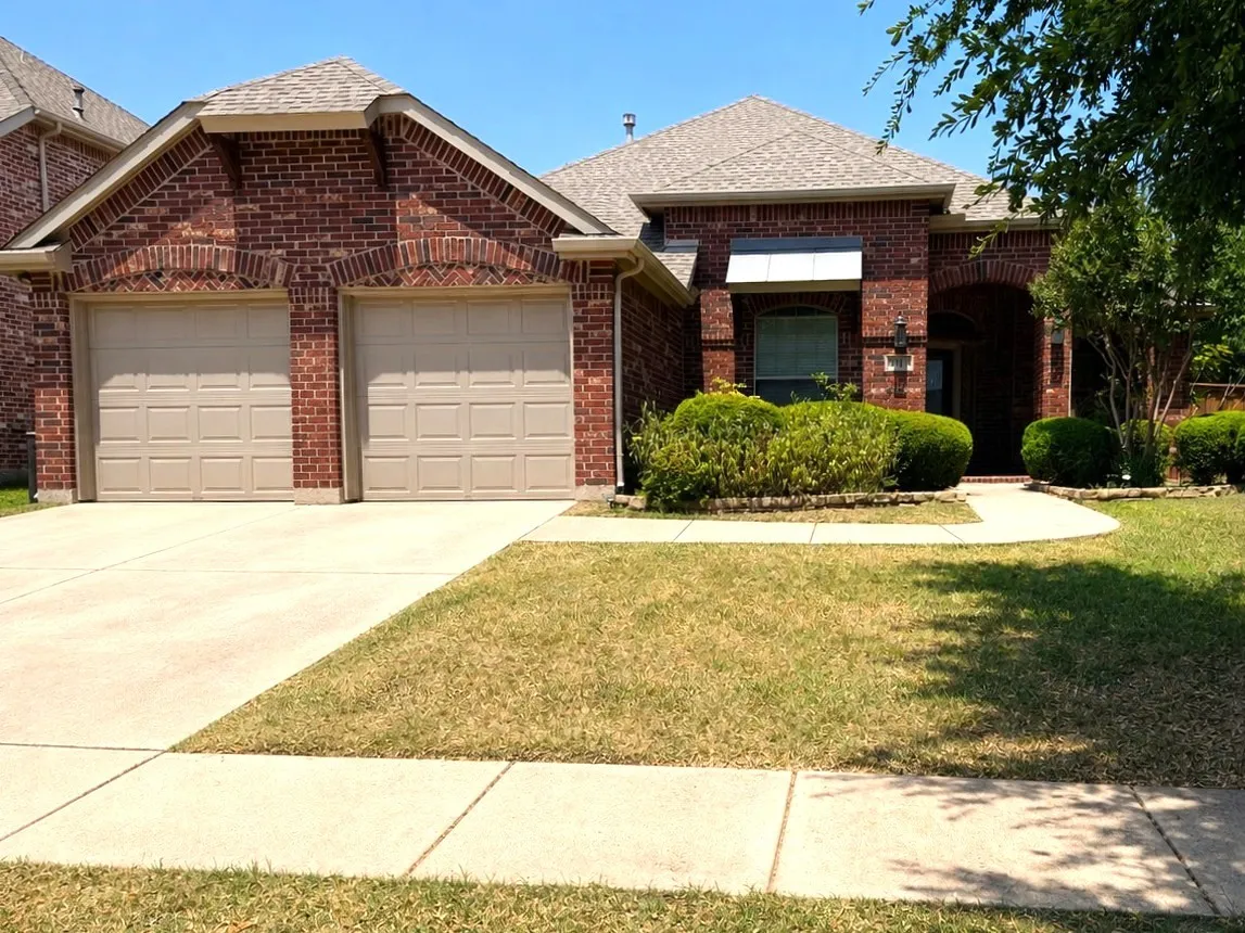 Single Family Residence For Rent in Collin County , 2713 Katie Trail, Melissa, Texas 75454, 3 Bedroom, 2 Bathroom, 2 Garage spaces, 2,127 Sqft, built in 2005, mls#21348367, Real Estate Agent in Melissa, Homes For Rent in Collin county, Homes For Rent in Melissa, Realtor in Melissa Texas, Real Estate Brokerage Independent Realty Texas, Luminita Cordes Realtor
