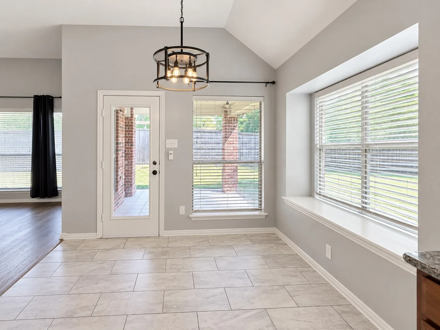 Single Family Residence For Rent in Collin County , 2713 Katie Trail, Melissa, Texas 75454, 3 Bedroom, 2 Bathroom, 2 Garage spaces, 2,127 Sqft, built in 2005, mls#21348367, Real Estate Agent in Melissa, Homes For Rent in Collin county, Homes For Rent in Melissa, Realtor in Melissa Texas, Real Estate Brokerage Independent Realty Texas, Luminita Cordes Realtor