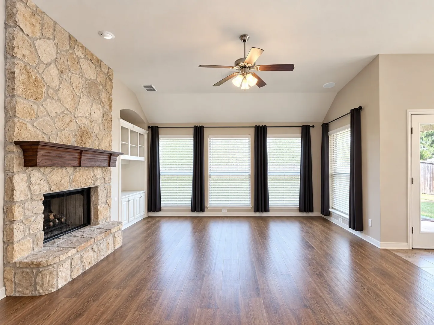 Single Family Residence For Rent in Collin County , 2713 Katie Trail, Melissa, Texas 75454, 3 Bedroom, 2 Bathroom, 2 Garage spaces, 2,127 Sqft, built in 2005, mls#21348367, Real Estate Agent in Melissa, Homes For Rent in Collin county, Homes For Rent in Melissa, Realtor in Melissa Texas, Real Estate Brokerage Independent Realty Texas, Luminita Cordes Realtor