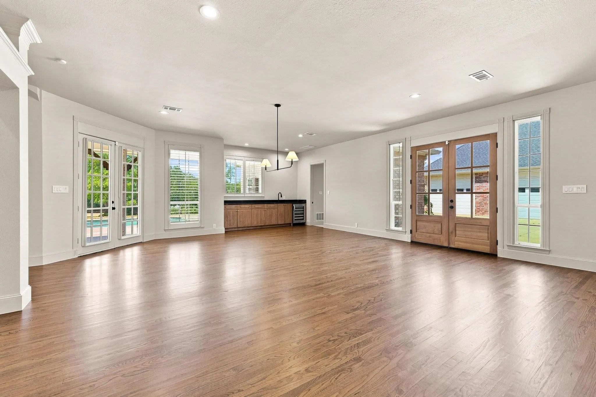 Single Family Residence For Sale in Denton County , 8295 Mountain View Road, Aubrey, Texas 76227, 5 Bedroom, 5 Bathroom, 5 Garage spaces, 5,544 Sqft, built in 1994, mls#21347205, Real Estate Agent in Aubrey, Homes For Sale in Denton county, Homes For Sale in Aubrey, Realtor in Aubrey Texas, Real Estate Brokerage Independent Realty Texas, Luminita Cordes Realtor