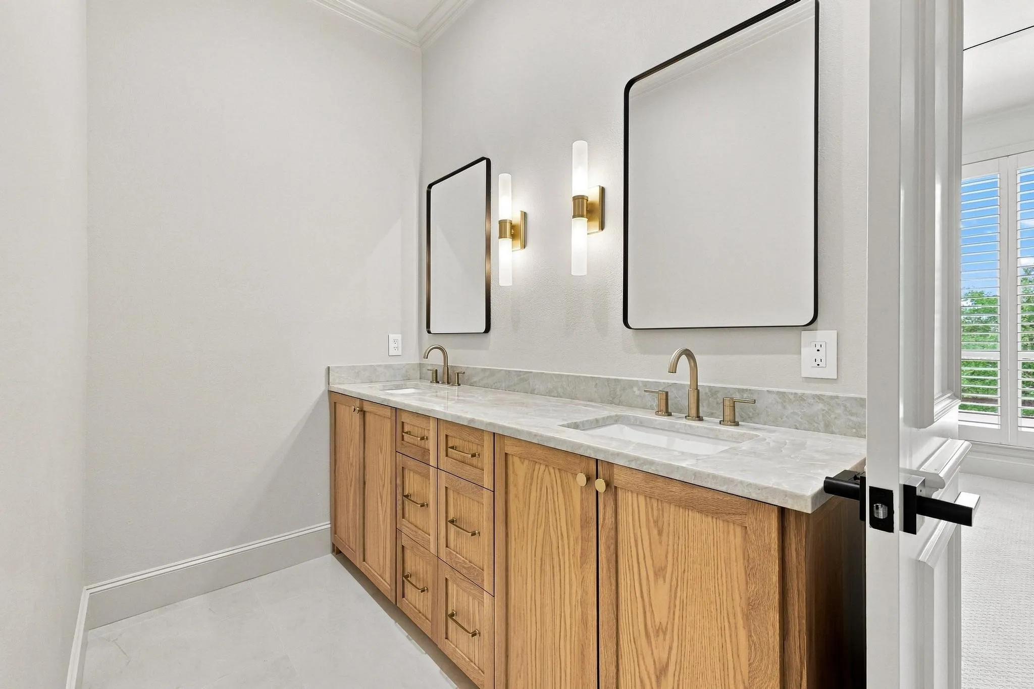 Single Family Residence For Sale in Denton County , 8295 Mountain View Road, Aubrey, Texas 76227, 5 Bedroom, 5 Bathroom, 5 Garage spaces, 5,544 Sqft, built in 1994, mls#21347205, Real Estate Agent in Aubrey, Homes For Sale in Denton county, Homes For Sale in Aubrey, Realtor in Aubrey Texas, Real Estate Brokerage Independent Realty Texas, Luminita Cordes Realtor