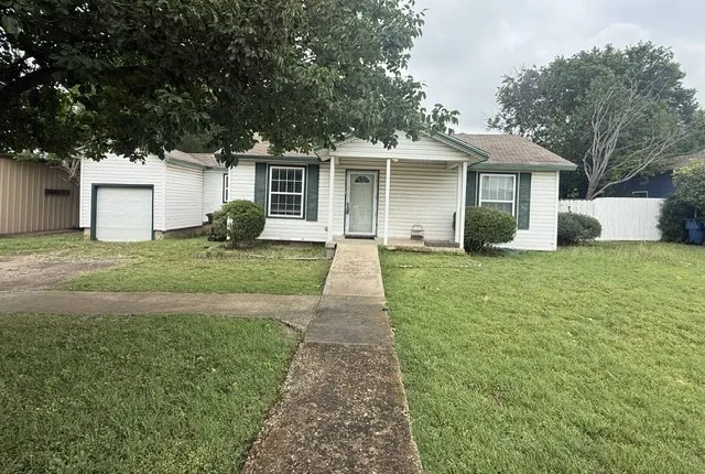 Single Family Residence For Rent in Collin County , 7026 Hickory Street, Frisco, Texas 75034, 2 Bedroom, 1 Bathroom, 1 Garage spaces, 913 Sqft, built in 1934, mls#21348542, Real Estate Agent in Frisco, Homes For Rent in Collin county, Homes For Rent in Frisco, Realtor in Frisco Texas, Real Estate Brokerage Independent Realty Texas, Luminita Cordes Realtor