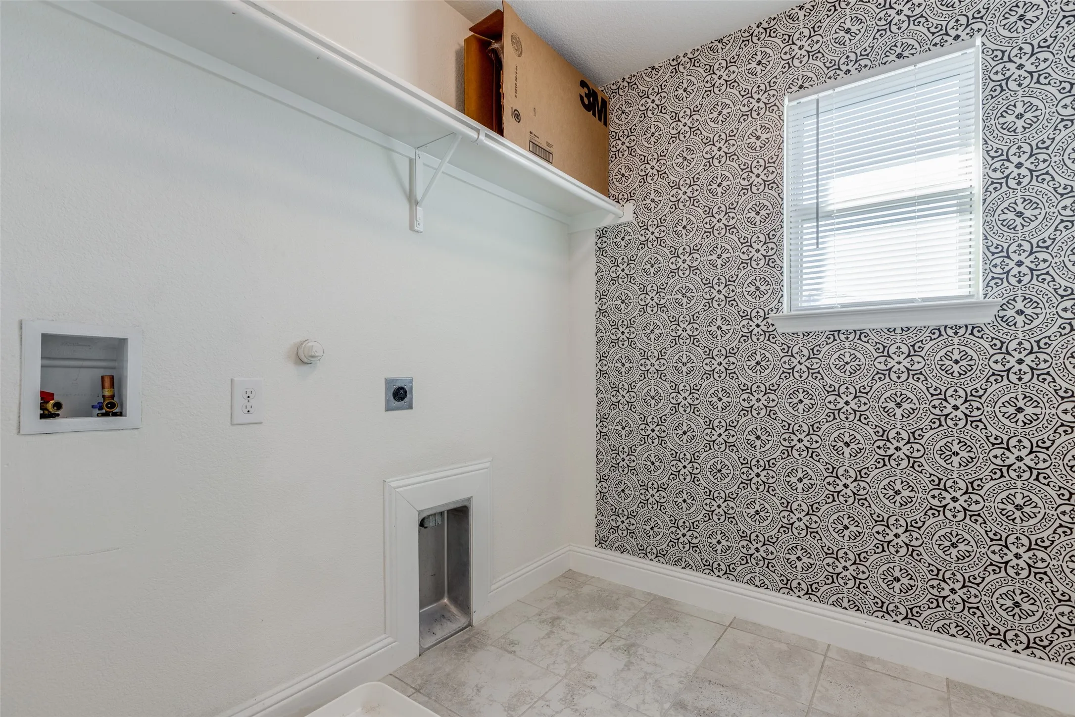 Single Family Residence For Sale in Denton County , 2604 Wesley Avenue, Aubrey, Texas 76227, 3 Bedroom, 3 Bathroom, 2 Garage spaces, 2,568 Sqft, built in 2020, mls#21347699, Real Estate Agent in Aubrey, Homes For Sale in Denton county, Homes For Sale in Aubrey, Realtor in Aubrey Texas, Real Estate Brokerage Independent Realty Texas, Luminita Cordes Realtor