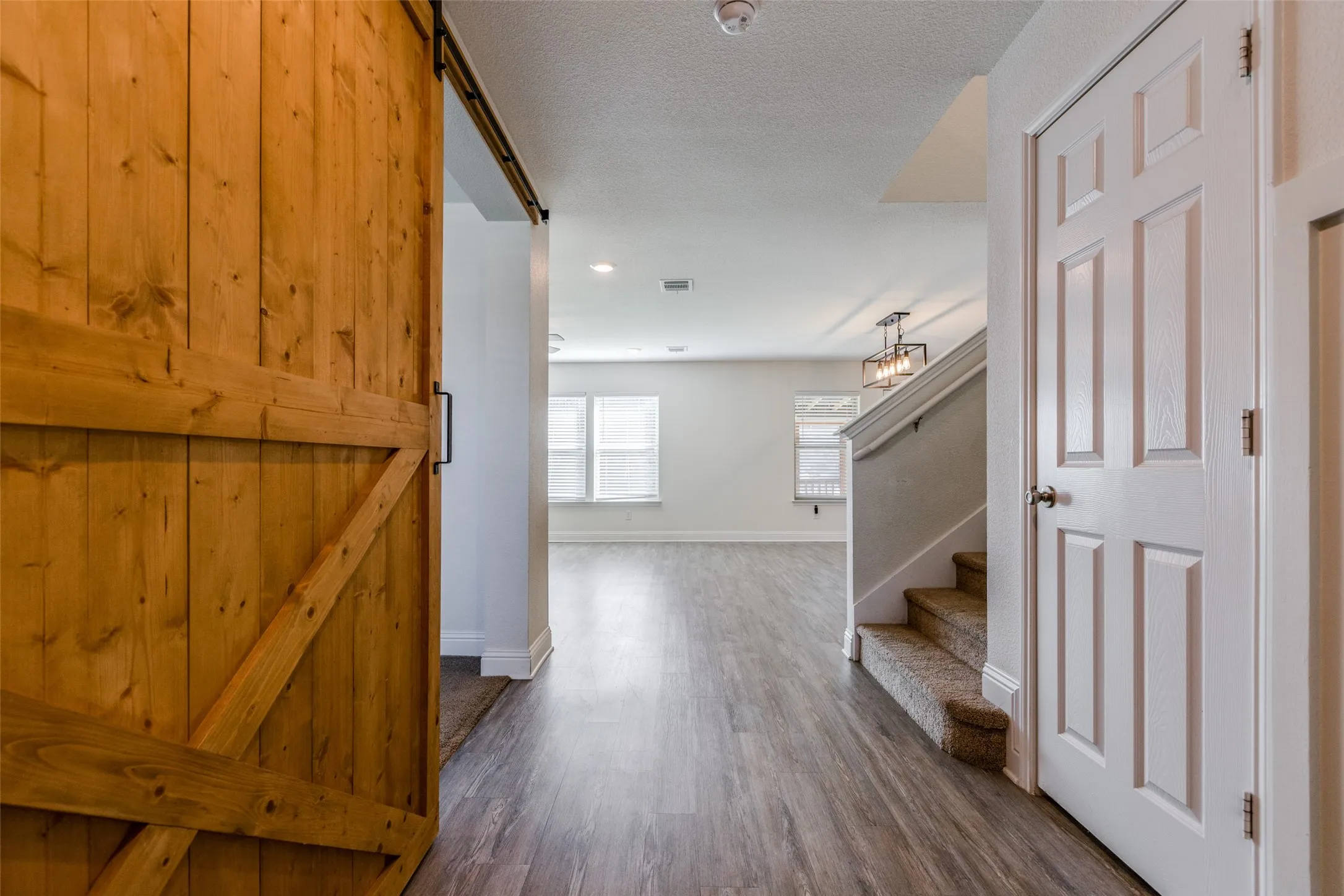 Single Family Residence For Sale in Denton County , 2604 Wesley Avenue, Aubrey, Texas 76227, 3 Bedroom, 3 Bathroom, 2 Garage spaces, 2,568 Sqft, built in 2020, mls#21347699, Real Estate Agent in Aubrey, Homes For Sale in Denton county, Homes For Sale in Aubrey, Realtor in Aubrey Texas, Real Estate Brokerage Independent Realty Texas, Luminita Cordes Realtor