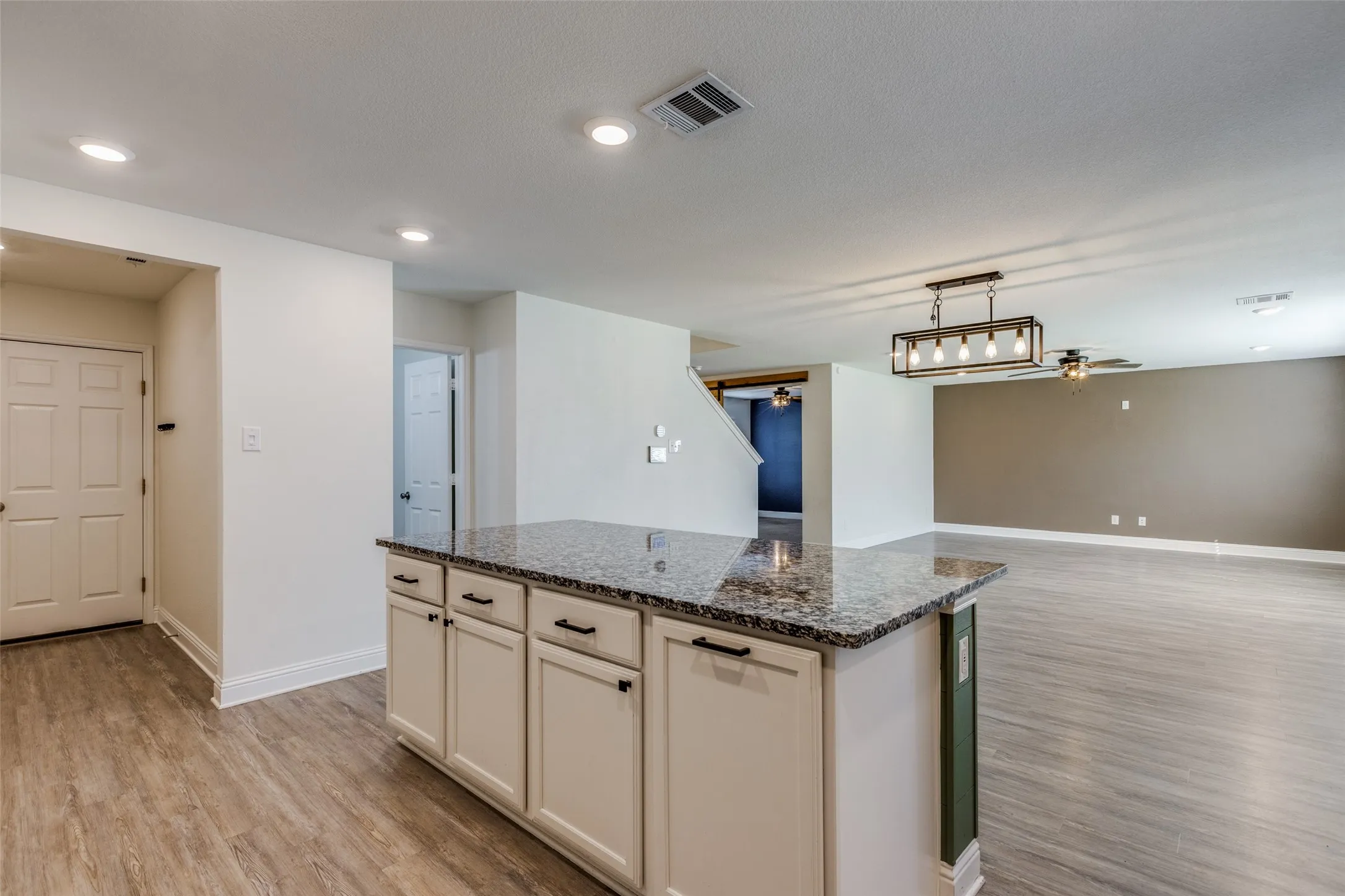 Single Family Residence For Sale in Denton County , 2604 Wesley Avenue, Aubrey, Texas 76227, 3 Bedroom, 3 Bathroom, 2 Garage spaces, 2,568 Sqft, built in 2020, mls#21347699, Real Estate Agent in Aubrey, Homes For Sale in Denton county, Homes For Sale in Aubrey, Realtor in Aubrey Texas, Real Estate Brokerage Independent Realty Texas, Luminita Cordes Realtor