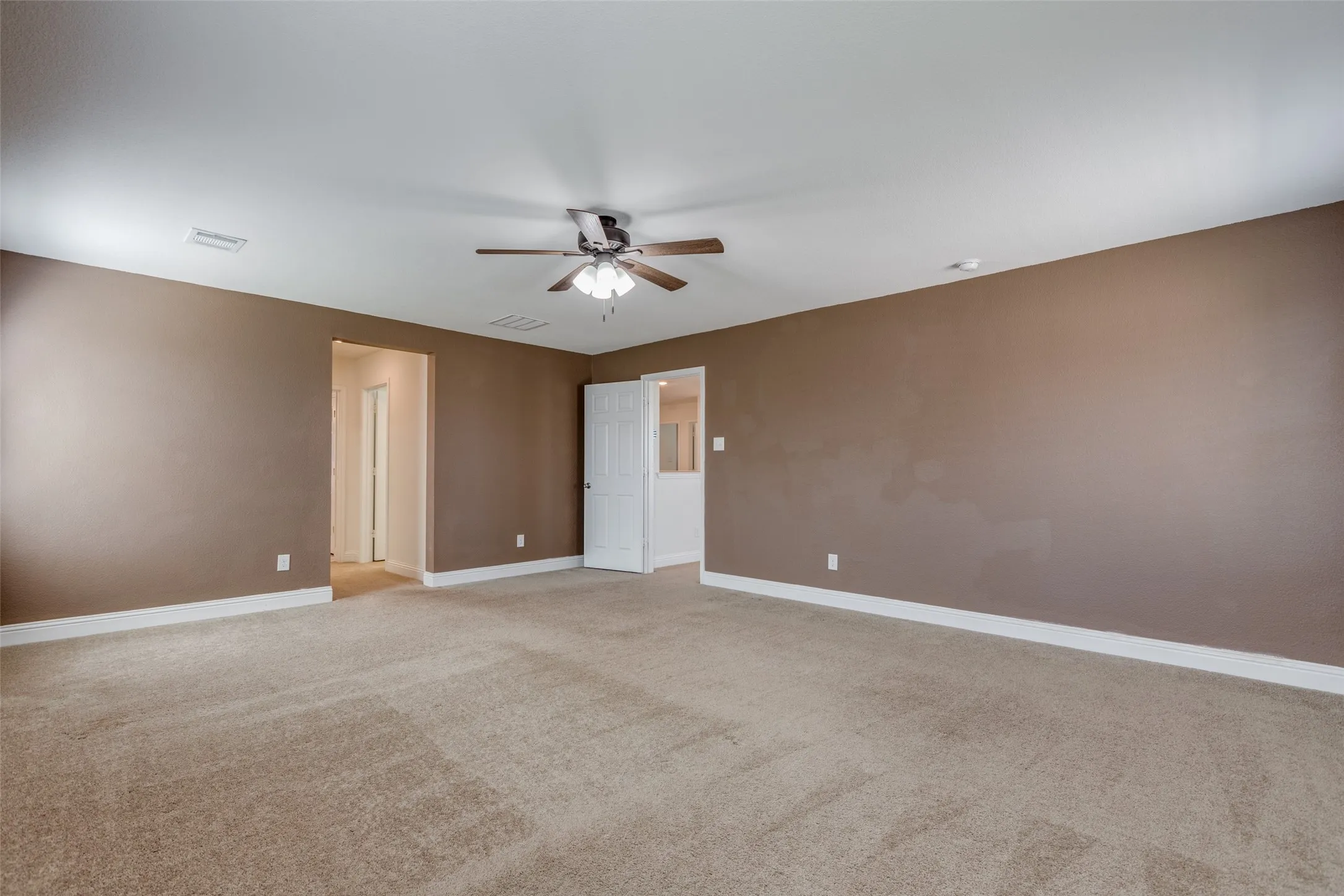 Single Family Residence For Sale in Denton County , 2604 Wesley Avenue, Aubrey, Texas 76227, 3 Bedroom, 3 Bathroom, 2 Garage spaces, 2,568 Sqft, built in 2020, mls#21347699, Real Estate Agent in Aubrey, Homes For Sale in Denton county, Homes For Sale in Aubrey, Realtor in Aubrey Texas, Real Estate Brokerage Independent Realty Texas, Luminita Cordes Realtor