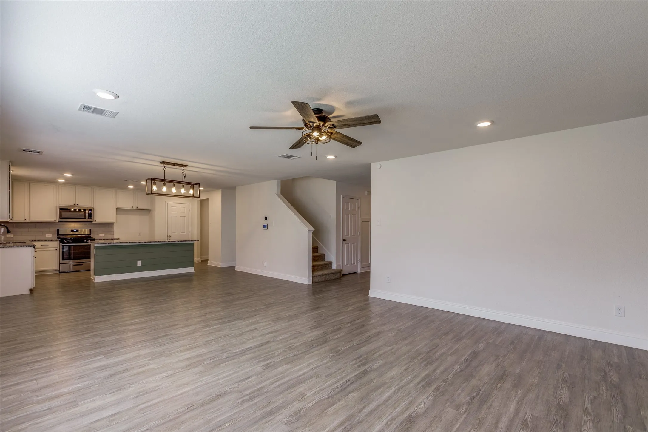 Single Family Residence For Sale in Denton County , 2604 Wesley Avenue, Aubrey, Texas 76227, 3 Bedroom, 3 Bathroom, 2 Garage spaces, 2,568 Sqft, built in 2020, mls#21347699, Real Estate Agent in Aubrey, Homes For Sale in Denton county, Homes For Sale in Aubrey, Realtor in Aubrey Texas, Real Estate Brokerage Independent Realty Texas, Luminita Cordes Realtor