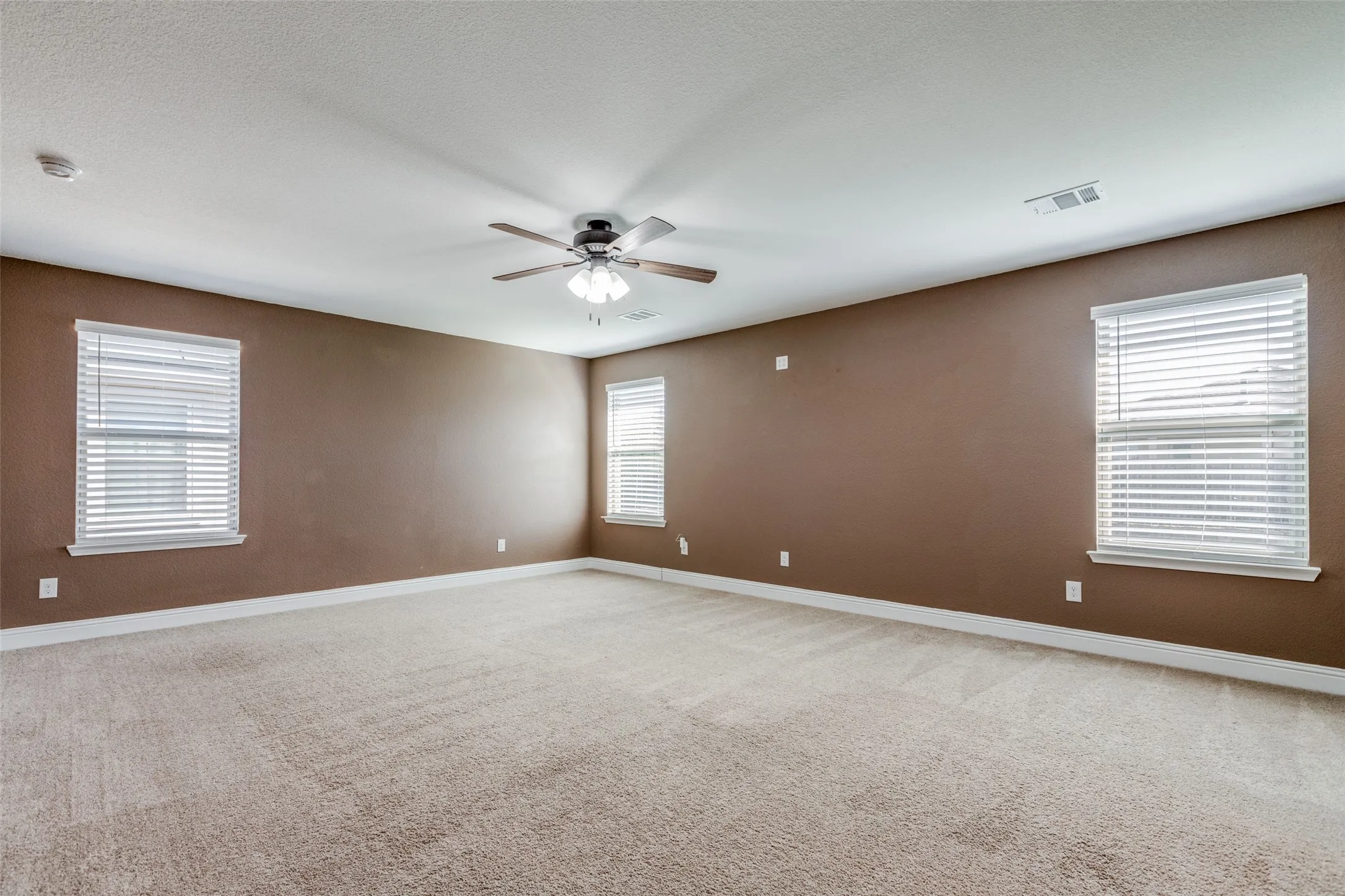 Single Family Residence For Sale in Denton County , 2604 Wesley Avenue, Aubrey, Texas 76227, 3 Bedroom, 3 Bathroom, 2 Garage spaces, 2,568 Sqft, built in 2020, mls#21347699, Real Estate Agent in Aubrey, Homes For Sale in Denton county, Homes For Sale in Aubrey, Realtor in Aubrey Texas, Real Estate Brokerage Independent Realty Texas, Luminita Cordes Realtor