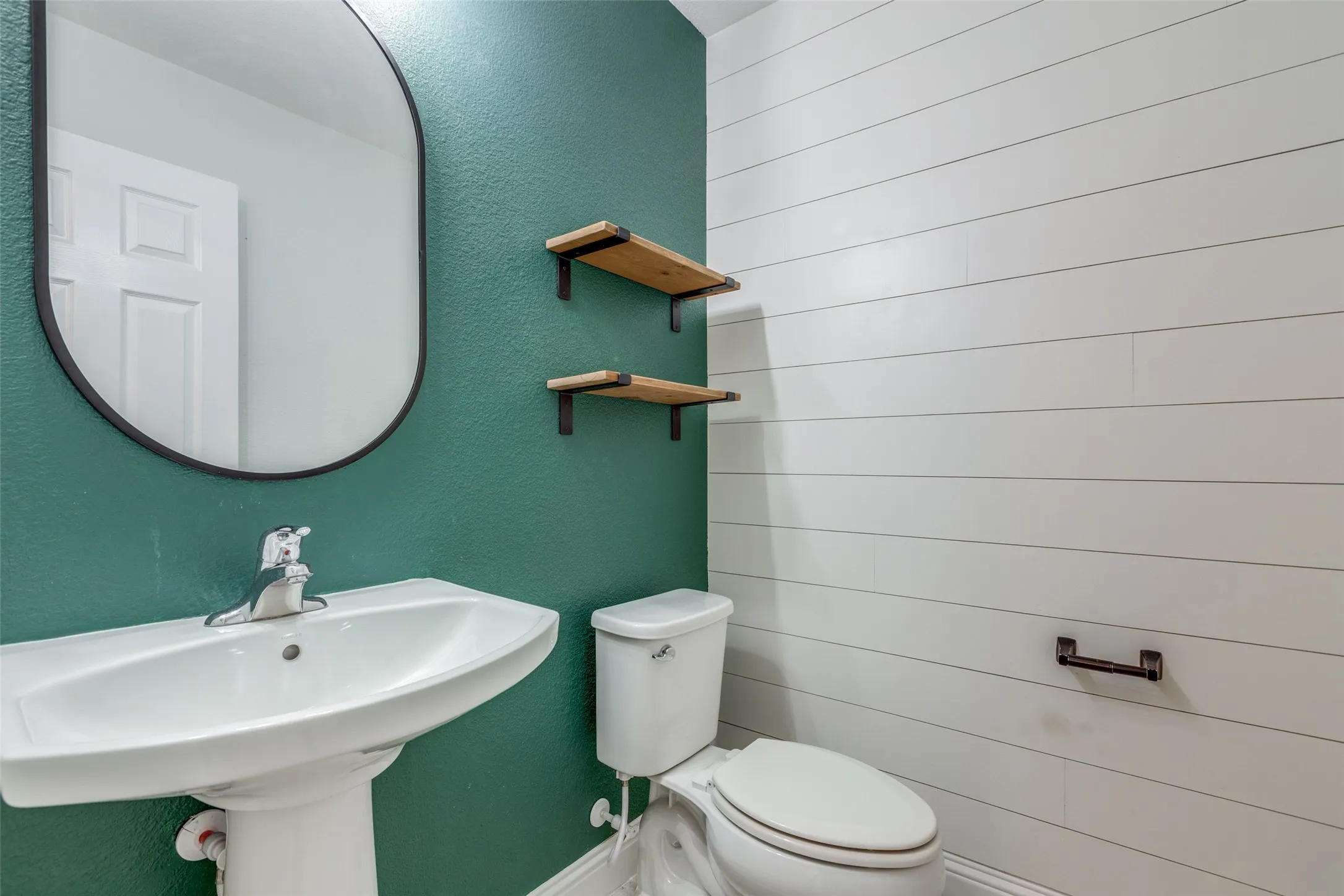 Single Family Residence For Sale in Denton County , 2604 Wesley Avenue, Aubrey, Texas 76227, 3 Bedroom, 3 Bathroom, 2 Garage spaces, 2,568 Sqft, built in 2020, mls#21347699, Real Estate Agent in Aubrey, Homes For Sale in Denton county, Homes For Sale in Aubrey, Realtor in Aubrey Texas, Real Estate Brokerage Independent Realty Texas, Luminita Cordes Realtor