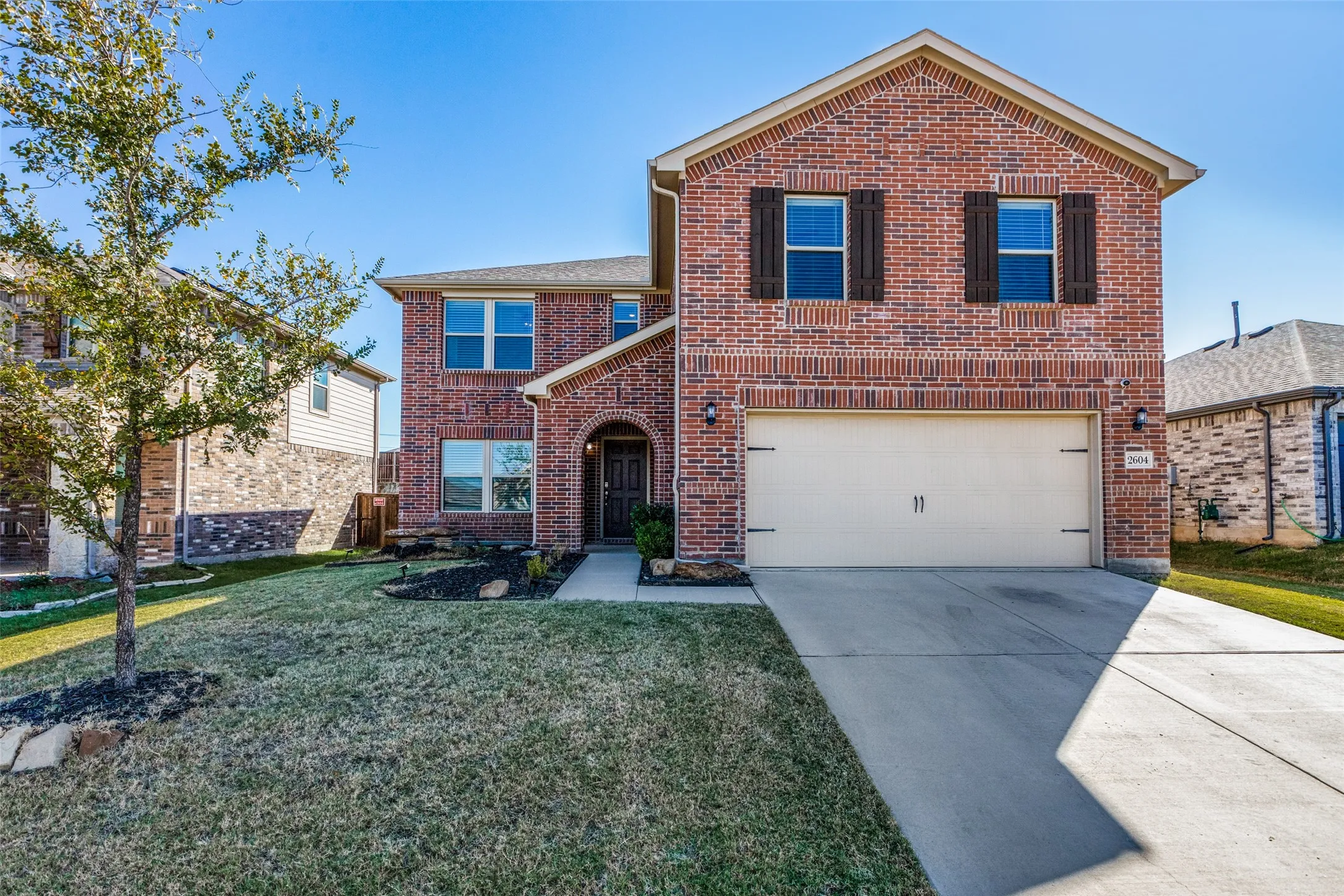 Single Family Residence For Sale in Denton County , 2604 Wesley Avenue, Aubrey, Texas 76227, 3 Bedroom, 3 Bathroom, 2 Garage spaces, 2,568 Sqft, built in 2020, mls#21347699, Real Estate Agent in Aubrey, Homes For Sale in Denton county, Homes For Sale in Aubrey, Realtor in Aubrey Texas, Real Estate Brokerage Independent Realty Texas, Luminita Cordes Realtor