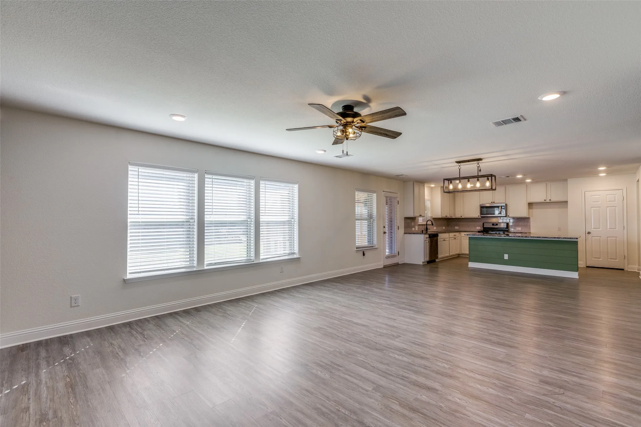 Single Family Residence For Sale in Denton County , 2604 Wesley Avenue, Aubrey, Texas 76227, 3 Bedroom, 3 Bathroom, 2 Garage spaces, 2,568 Sqft, built in 2020, mls#21347699, Real Estate Agent in Aubrey, Homes For Sale in Denton county, Homes For Sale in Aubrey, Realtor in Aubrey Texas, Real Estate Brokerage Independent Realty Texas, Luminita Cordes Realtor
