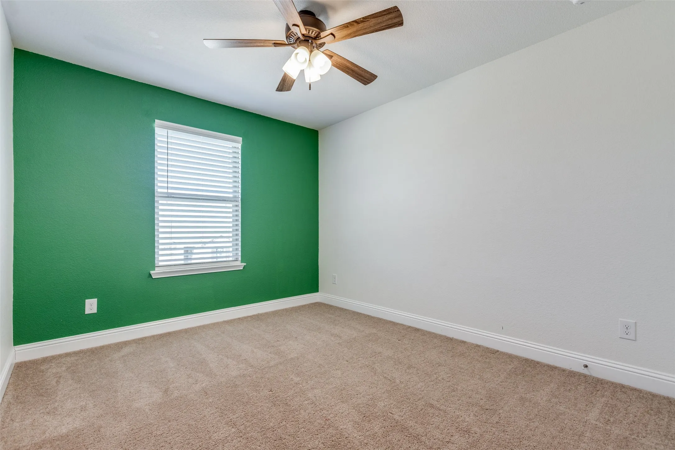 Single Family Residence For Sale in Denton County , 2604 Wesley Avenue, Aubrey, Texas 76227, 3 Bedroom, 3 Bathroom, 2 Garage spaces, 2,568 Sqft, built in 2020, mls#21347699, Real Estate Agent in Aubrey, Homes For Sale in Denton county, Homes For Sale in Aubrey, Realtor in Aubrey Texas, Real Estate Brokerage Independent Realty Texas, Luminita Cordes Realtor
