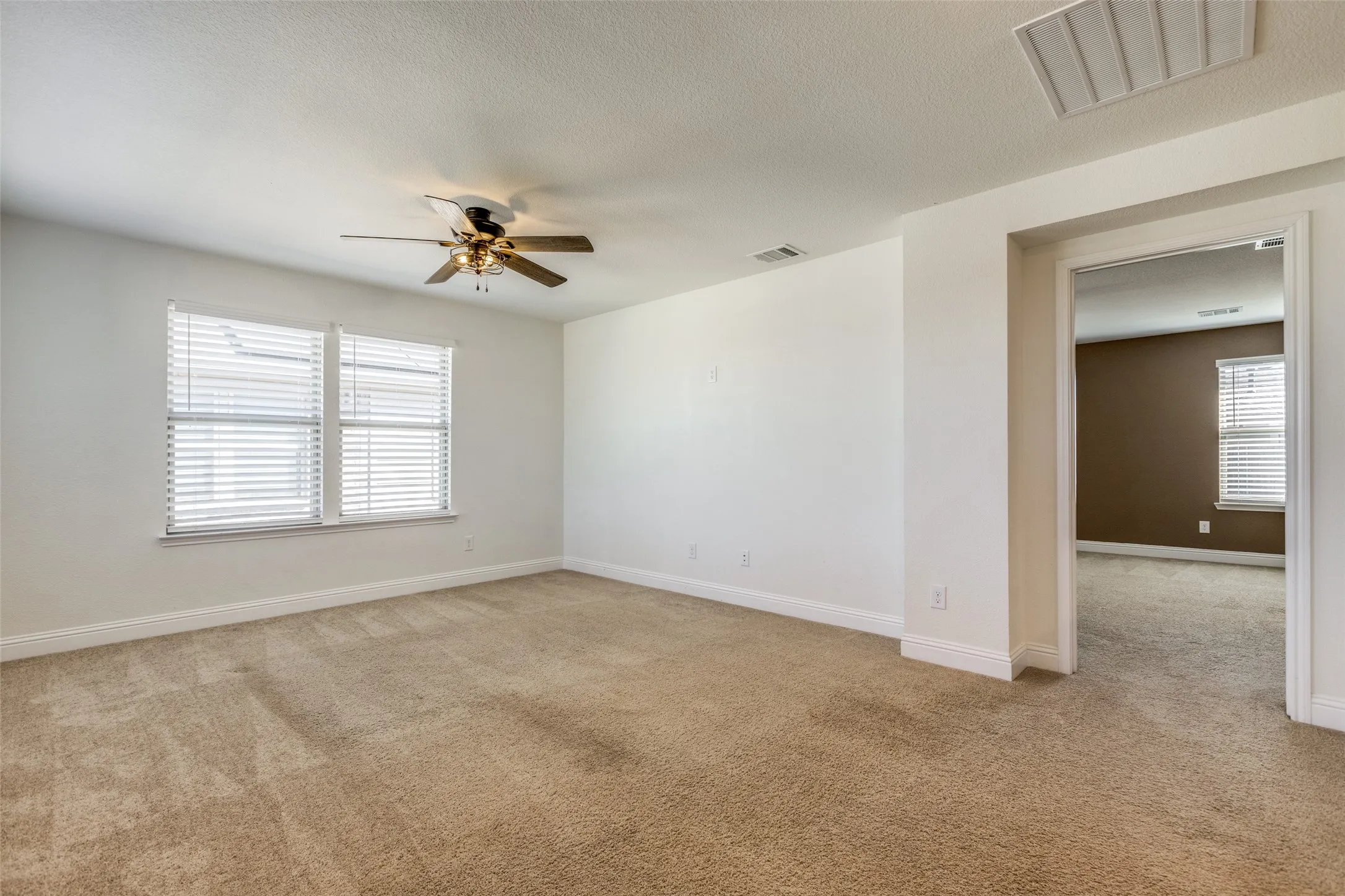 Single Family Residence For Sale in Denton County , 2604 Wesley Avenue, Aubrey, Texas 76227, 3 Bedroom, 3 Bathroom, 2 Garage spaces, 2,568 Sqft, built in 2020, mls#21347699, Real Estate Agent in Aubrey, Homes For Sale in Denton county, Homes For Sale in Aubrey, Realtor in Aubrey Texas, Real Estate Brokerage Independent Realty Texas, Luminita Cordes Realtor