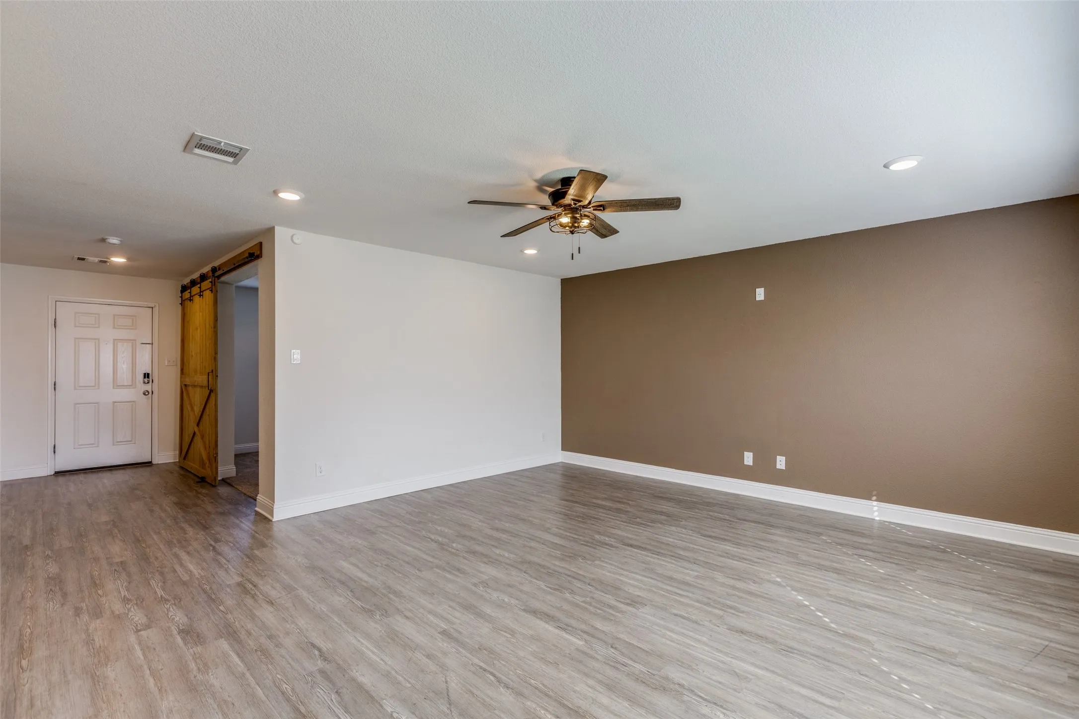 Single Family Residence For Sale in Denton County , 2604 Wesley Avenue, Aubrey, Texas 76227, 3 Bedroom, 3 Bathroom, 2 Garage spaces, 2,568 Sqft, built in 2020, mls#21347699, Real Estate Agent in Aubrey, Homes For Sale in Denton county, Homes For Sale in Aubrey, Realtor in Aubrey Texas, Real Estate Brokerage Independent Realty Texas, Luminita Cordes Realtor