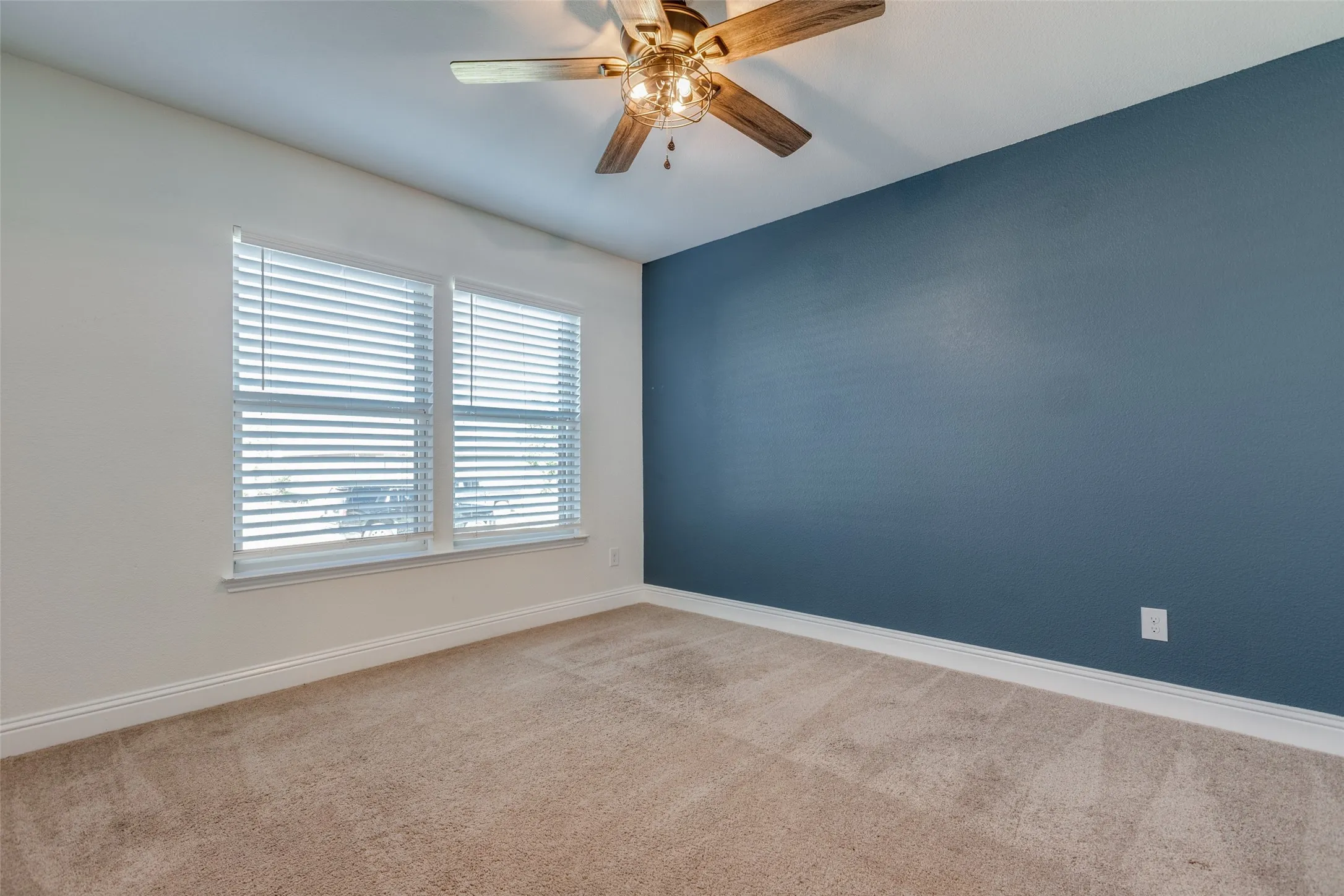Single Family Residence For Sale in Denton County , 2604 Wesley Avenue, Aubrey, Texas 76227, 3 Bedroom, 3 Bathroom, 2 Garage spaces, 2,568 Sqft, built in 2020, mls#21347699, Real Estate Agent in Aubrey, Homes For Sale in Denton county, Homes For Sale in Aubrey, Realtor in Aubrey Texas, Real Estate Brokerage Independent Realty Texas, Luminita Cordes Realtor