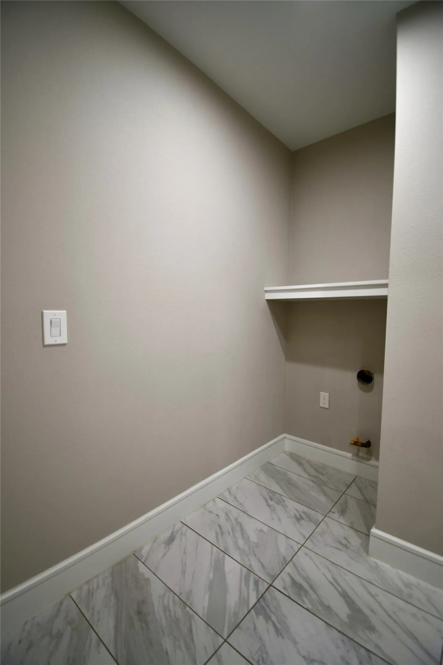 Single Family Residence For Rent in Dallas County , 1015 Mitchell Road, Irving, Texas 75060, 4 Bedroom, 3 Bathroom, 2 Garage spaces, 1,556 Sqft, built in 2021, mls#21348338, Real Estate Agent in Irving, Homes For Rent in Dallas county, Homes For Rent in Irving, Realtor in Irving Texas, Real Estate Brokerage Independent Realty Texas, Luminita Cordes Realtor