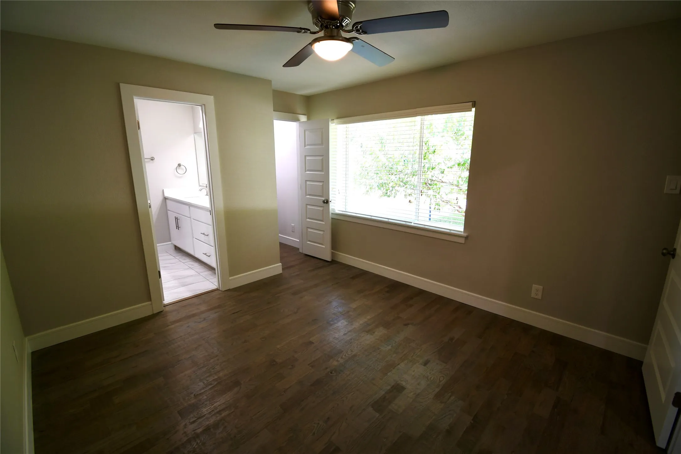 Single Family Residence For Rent in Dallas County , 1015 Mitchell Road, Irving, Texas 75060, 4 Bedroom, 3 Bathroom, 2 Garage spaces, 1,556 Sqft, built in 2021, mls#21348338, Real Estate Agent in Irving, Homes For Rent in Dallas county, Homes For Rent in Irving, Realtor in Irving Texas, Real Estate Brokerage Independent Realty Texas, Luminita Cordes Realtor
