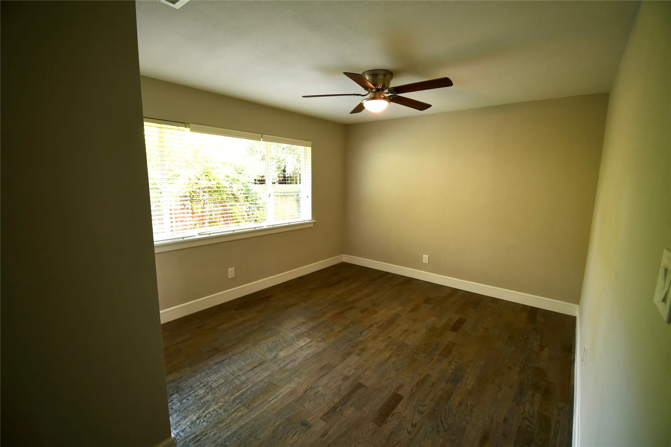 Single Family Residence For Rent in Dallas County , 1015 Mitchell Road, Irving, Texas 75060, 4 Bedroom, 3 Bathroom, 2 Garage spaces, 1,556 Sqft, built in 2021, mls#21348338, Real Estate Agent in Irving, Homes For Rent in Dallas county, Homes For Rent in Irving, Realtor in Irving Texas, Real Estate Brokerage Independent Realty Texas, Luminita Cordes Realtor