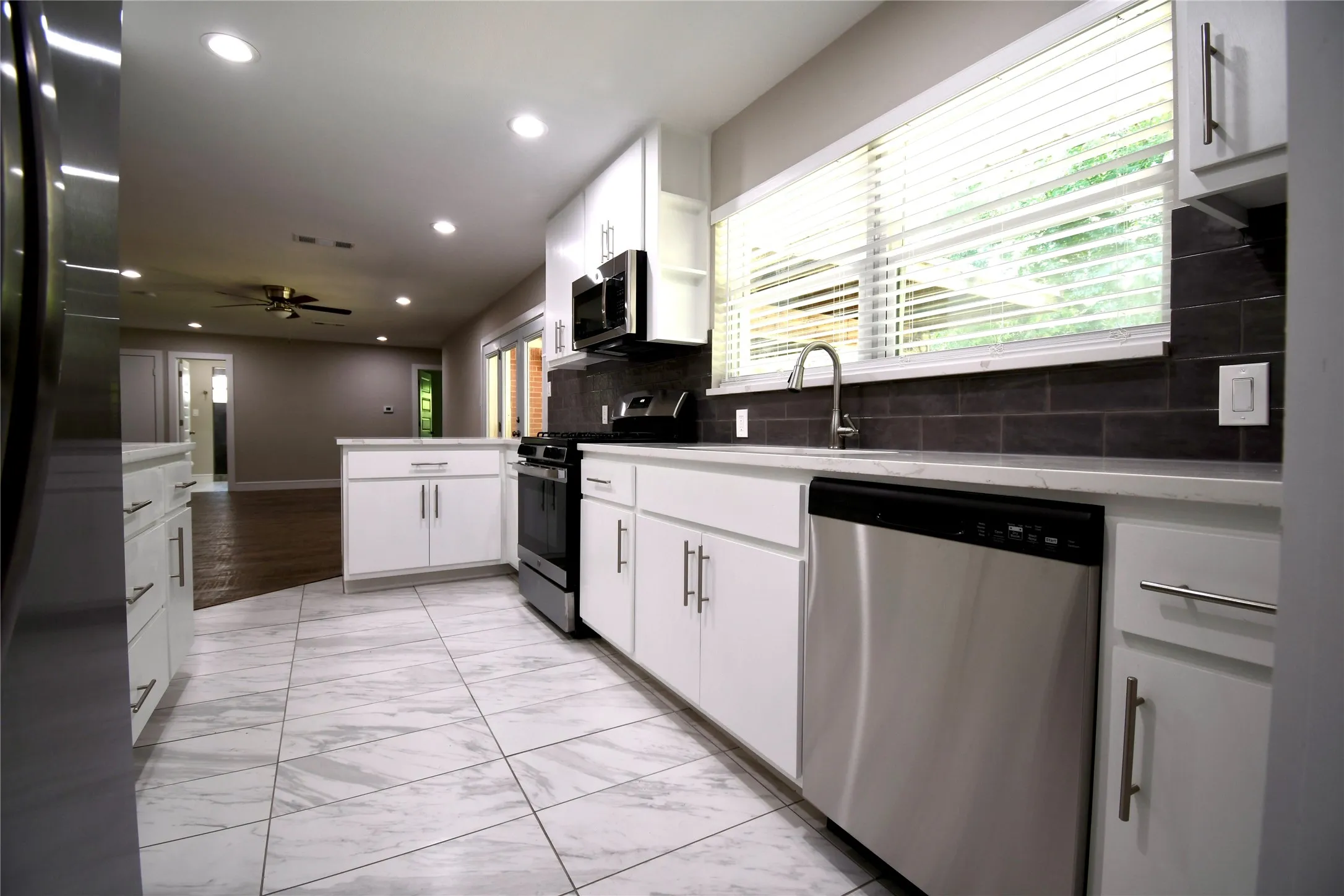 Single Family Residence For Rent in Dallas County , 1015 Mitchell Road, Irving, Texas 75060, 4 Bedroom, 3 Bathroom, 2 Garage spaces, 1,556 Sqft, built in 2021, mls#21348338, Real Estate Agent in Irving, Homes For Rent in Dallas county, Homes For Rent in Irving, Realtor in Irving Texas, Real Estate Brokerage Independent Realty Texas, Luminita Cordes Realtor