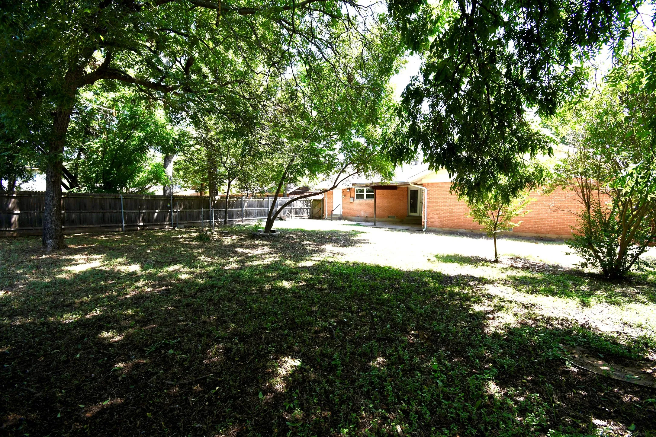 Single Family Residence For Rent in Dallas County , 1015 Mitchell Road, Irving, Texas 75060, 4 Bedroom, 3 Bathroom, 2 Garage spaces, 1,556 Sqft, built in 2021, mls#21348338, Real Estate Agent in Irving, Homes For Rent in Dallas county, Homes For Rent in Irving, Realtor in Irving Texas, Real Estate Brokerage Independent Realty Texas, Luminita Cordes Realtor