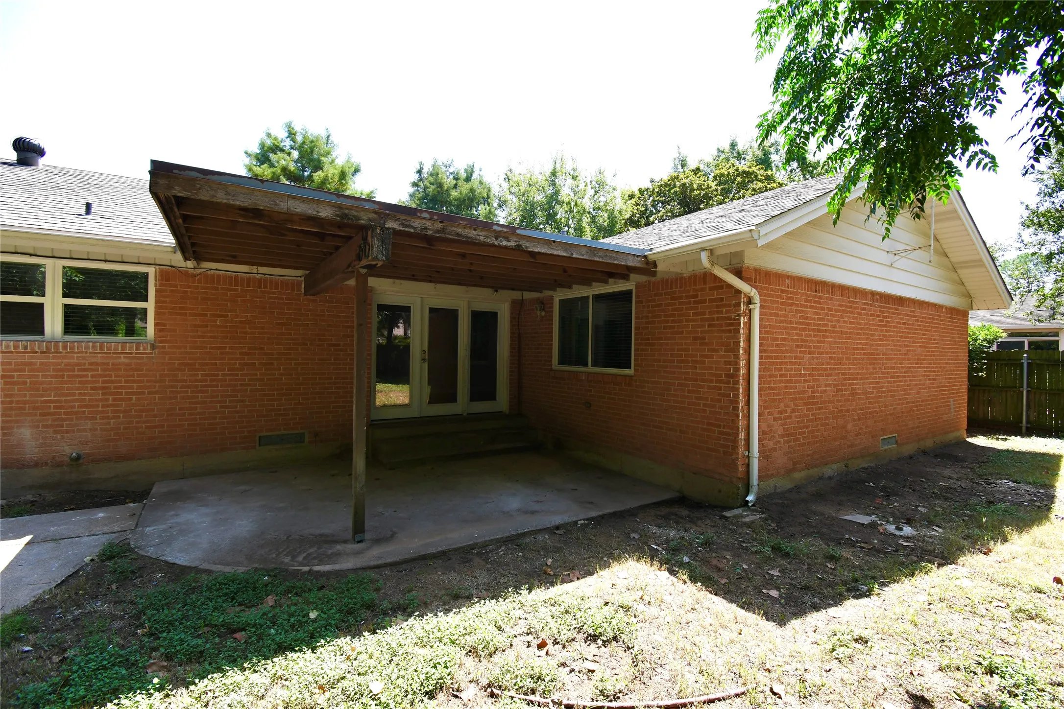 Single Family Residence For Rent in Dallas County , 1015 Mitchell Road, Irving, Texas 75060, 4 Bedroom, 3 Bathroom, 2 Garage spaces, 1,556 Sqft, built in 2021, mls#21348338, Real Estate Agent in Irving, Homes For Rent in Dallas county, Homes For Rent in Irving, Realtor in Irving Texas, Real Estate Brokerage Independent Realty Texas, Luminita Cordes Realtor