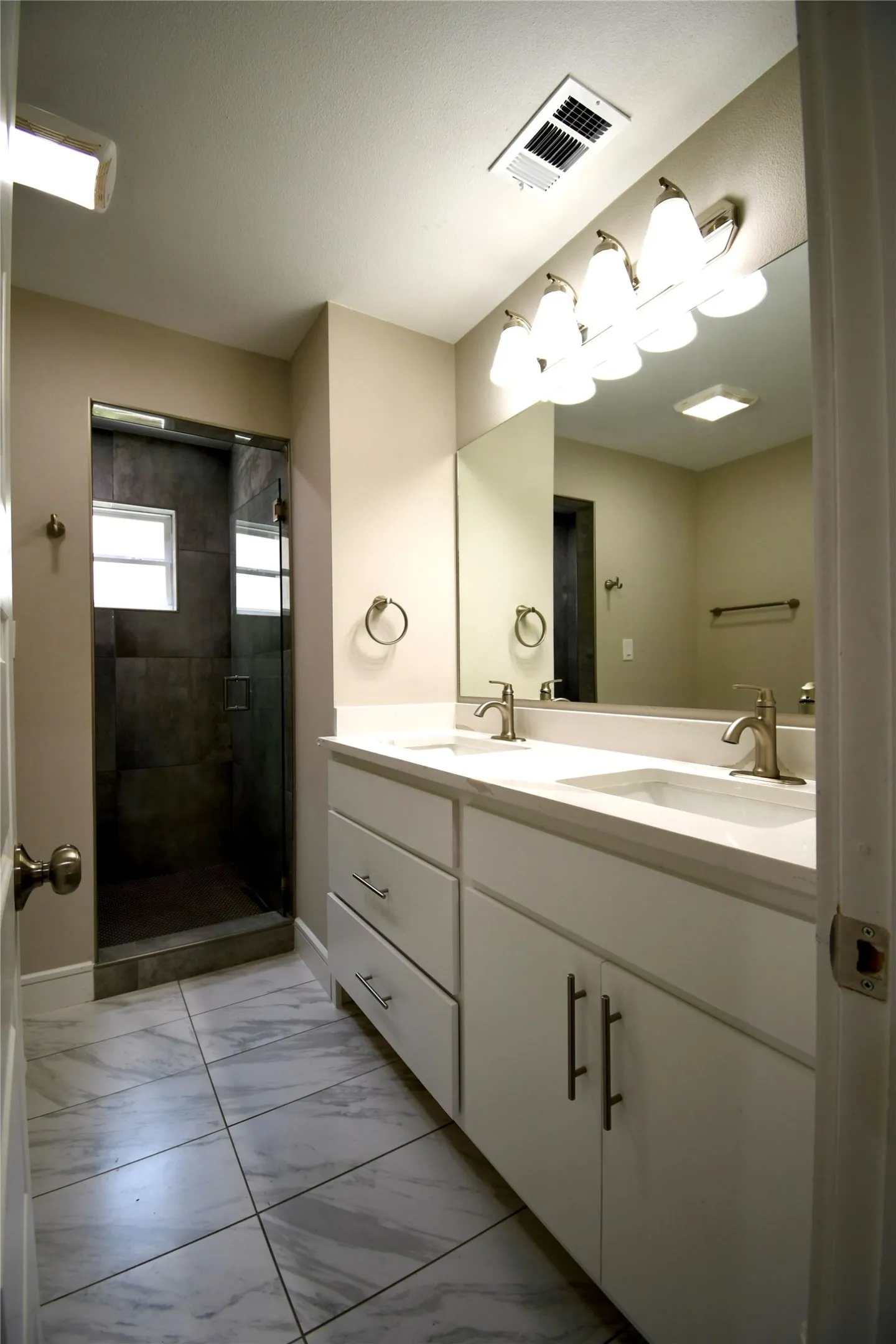 Single Family Residence For Rent in Dallas County , 1015 Mitchell Road, Irving, Texas 75060, 4 Bedroom, 3 Bathroom, 2 Garage spaces, 1,556 Sqft, built in 2021, mls#21348338, Real Estate Agent in Irving, Homes For Rent in Dallas county, Homes For Rent in Irving, Realtor in Irving Texas, Real Estate Brokerage Independent Realty Texas, Luminita Cordes Realtor