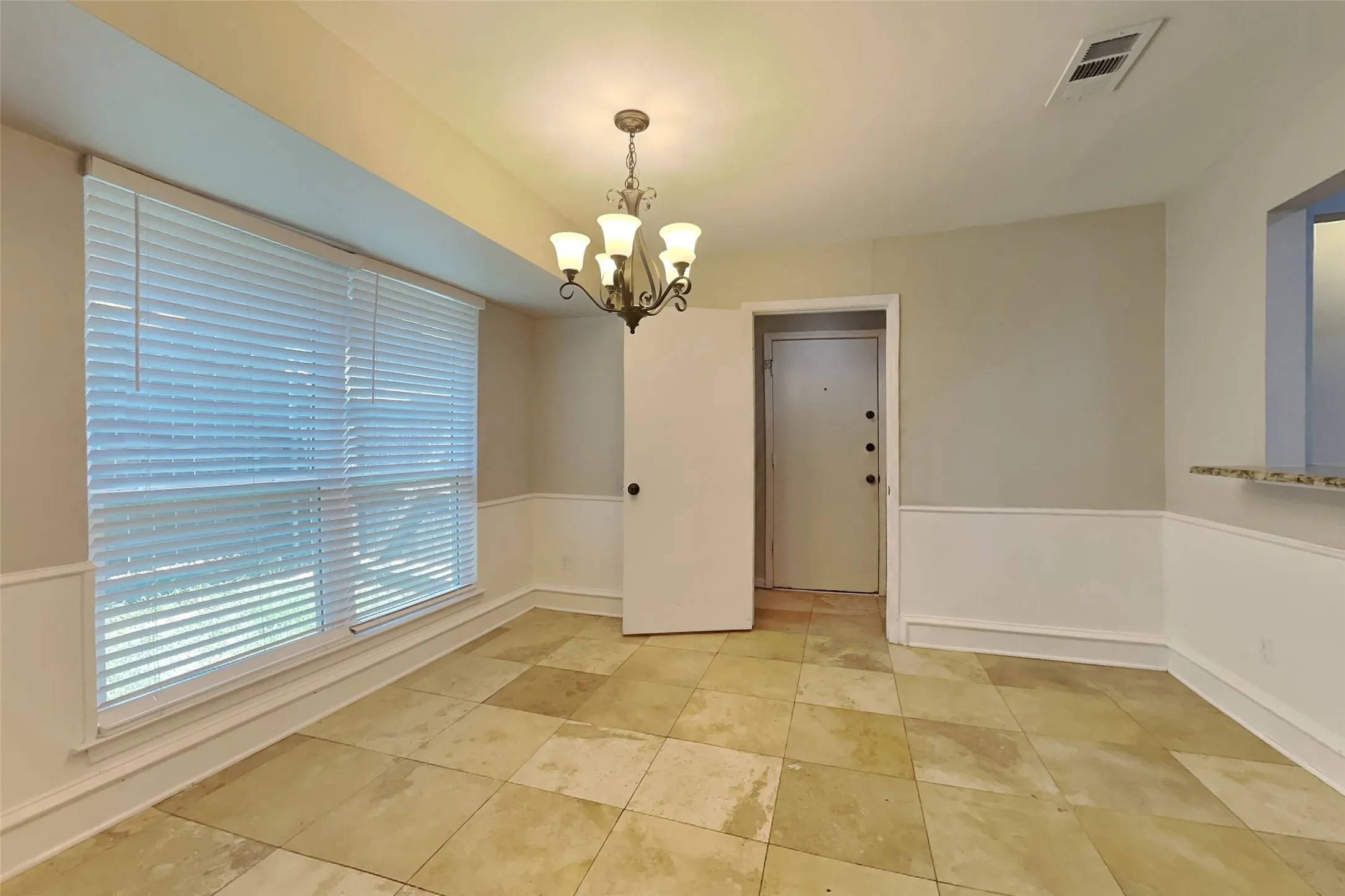 Single Family Residence For Rent in Tarrant County , 5504 Atlantis Terrace, Arlington, Texas 76016, 3 Bedroom, 2 Bathroom, 2 Garage spaces, 1,763 Sqft, built in 1977, mls#21348549, Real Estate Agent in Arlington, Homes For Rent in Tarrant county, Homes For Rent in Arlington, Realtor in Arlington Texas, Real Estate Brokerage Independent Realty Texas, Luminita Cordes Realtor