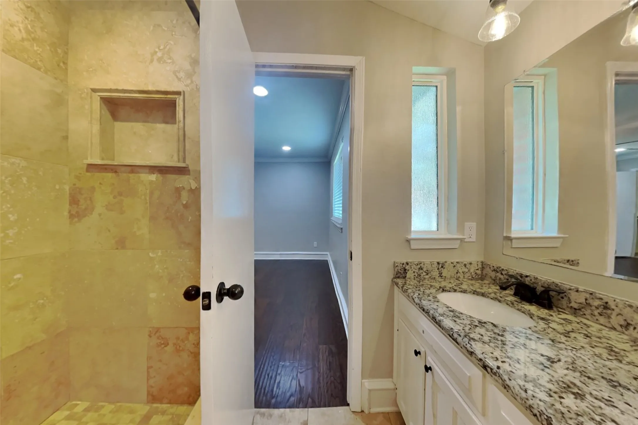 Single Family Residence For Rent in Tarrant County , 5504 Atlantis Terrace, Arlington, Texas 76016, 3 Bedroom, 2 Bathroom, 2 Garage spaces, 1,763 Sqft, built in 1977, mls#21348549, Real Estate Agent in Arlington, Homes For Rent in Tarrant county, Homes For Rent in Arlington, Realtor in Arlington Texas, Real Estate Brokerage Independent Realty Texas, Luminita Cordes Realtor