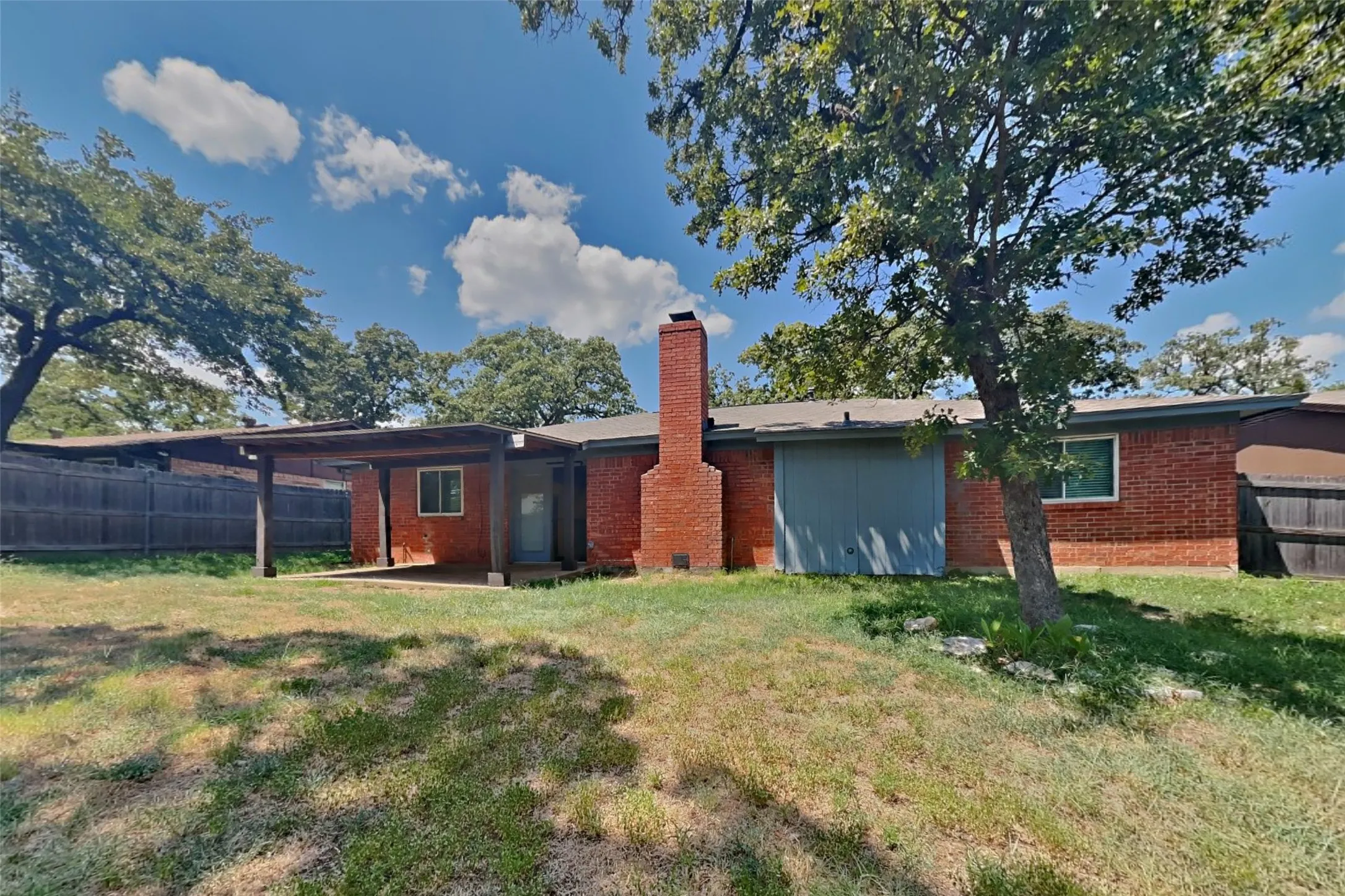 Single Family Residence For Rent in Tarrant County , 5504 Atlantis Terrace, Arlington, Texas 76016, 3 Bedroom, 2 Bathroom, 2 Garage spaces, 1,763 Sqft, built in 1977, mls#21348549, Real Estate Agent in Arlington, Homes For Rent in Tarrant county, Homes For Rent in Arlington, Realtor in Arlington Texas, Real Estate Brokerage Independent Realty Texas, Luminita Cordes Realtor