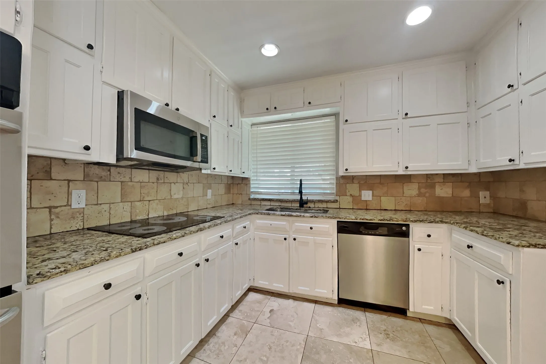 Single Family Residence For Rent in Tarrant County , 5504 Atlantis Terrace, Arlington, Texas 76016, 3 Bedroom, 2 Bathroom, 2 Garage spaces, 1,763 Sqft, built in 1977, mls#21348549, Real Estate Agent in Arlington, Homes For Rent in Tarrant county, Homes For Rent in Arlington, Realtor in Arlington Texas, Real Estate Brokerage Independent Realty Texas, Luminita Cordes Realtor