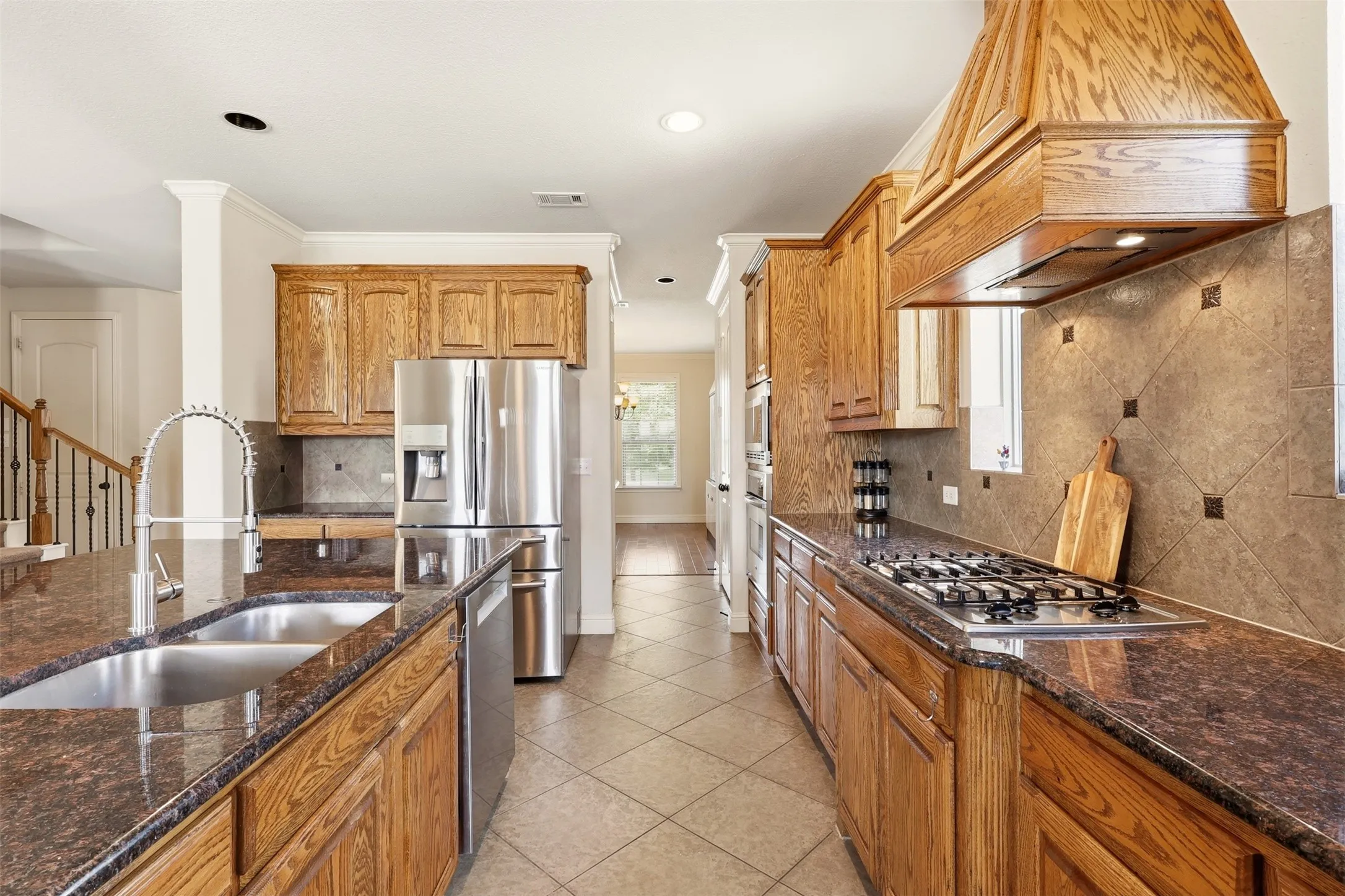 Single Family Residence For Sale in Tarrant County , 1517 Fence Post Drive, Fort Worth, Texas 76052, 5 Bedroom, 4 Bathroom, 3 Garage spaces, 3,659 Sqft, built in 2010, mls#21348085, Real Estate Agent in Fort Worth, Homes For Sale in Tarrant county, Homes For Sale in Fort Worth, Realtor in Fort Worth Texas, Real Estate Brokerage Independent Realty Texas, Luminita Cordes Realtor
