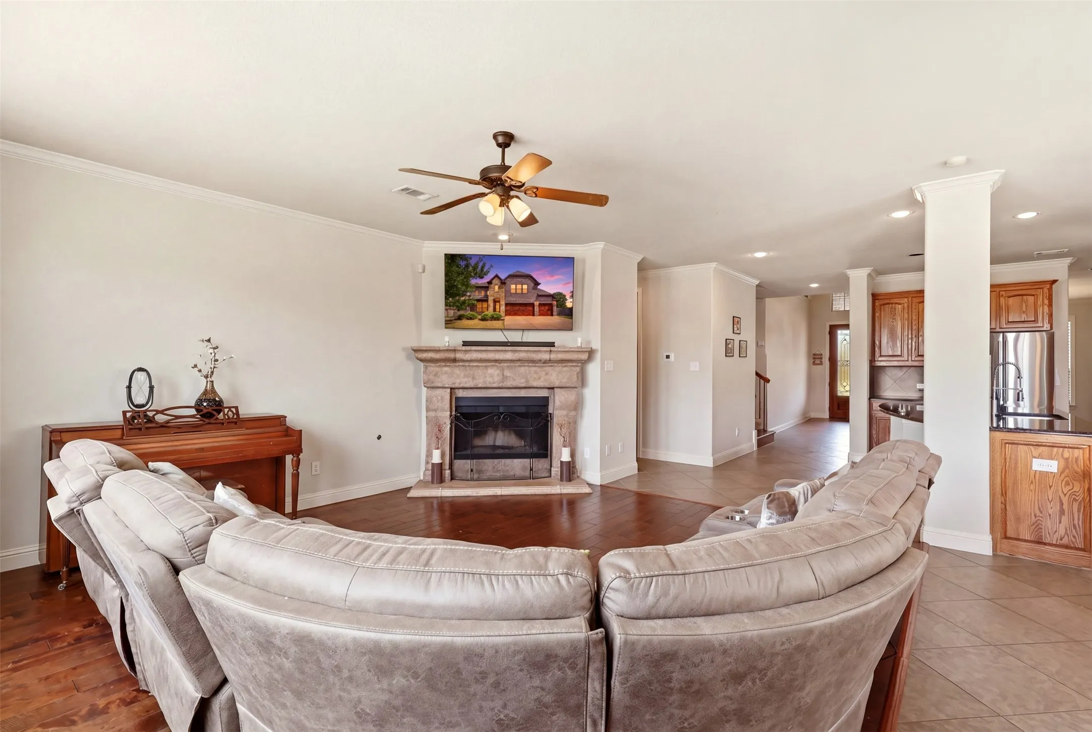 Single Family Residence For Sale in Tarrant County , 1517 Fence Post Drive, Fort Worth, Texas 76052, 5 Bedroom, 4 Bathroom, 3 Garage spaces, 3,659 Sqft, built in 2010, mls#21348085, Real Estate Agent in Fort Worth, Homes For Sale in Tarrant county, Homes For Sale in Fort Worth, Realtor in Fort Worth Texas, Real Estate Brokerage Independent Realty Texas, Luminita Cordes Realtor