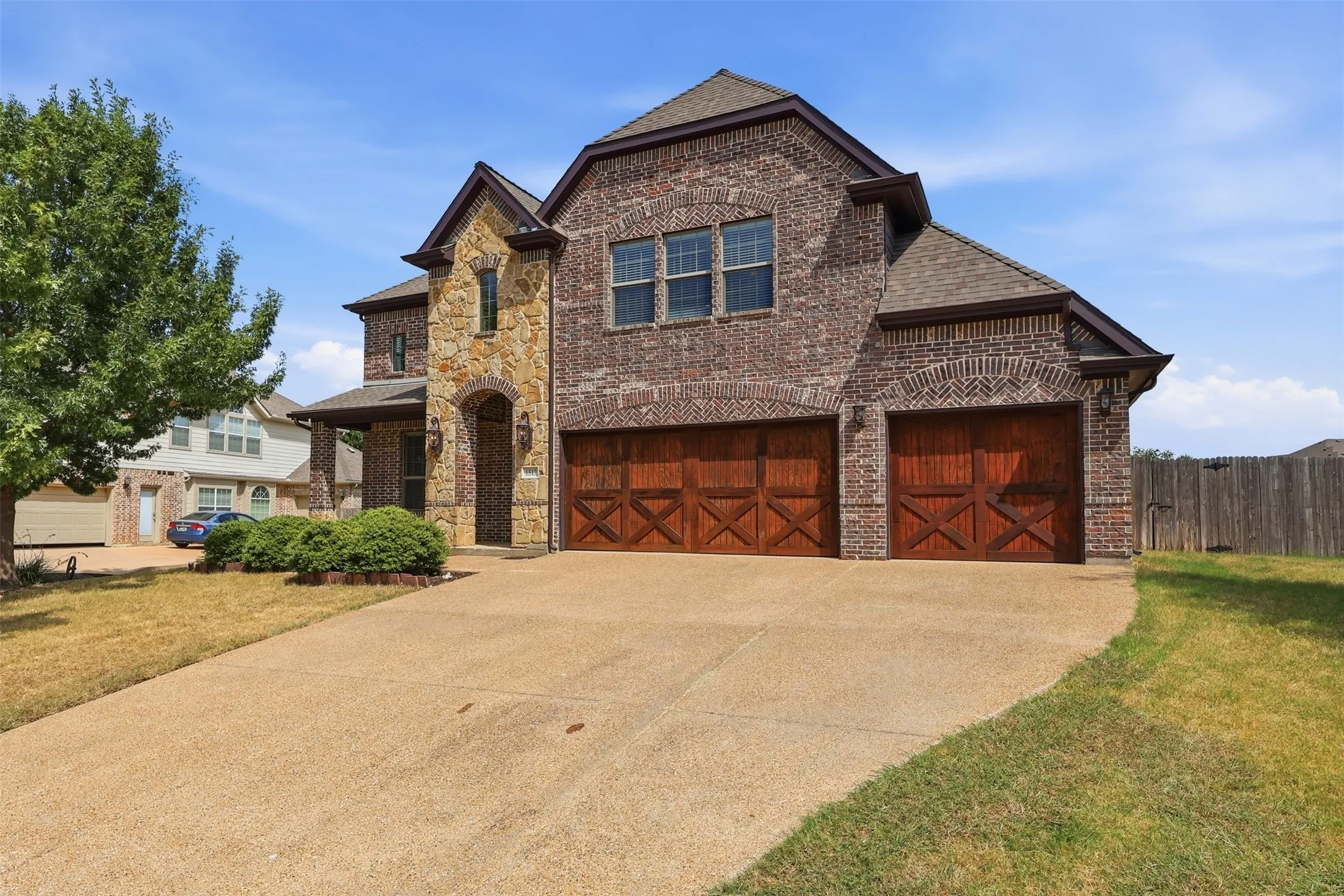 Single Family Residence For Sale in Tarrant County , 1517 Fence Post Drive, Fort Worth, Texas 76052, 5 Bedroom, 4 Bathroom, 3 Garage spaces, 3,659 Sqft, built in 2010, mls#21348085, Real Estate Agent in Fort Worth, Homes For Sale in Tarrant county, Homes For Sale in Fort Worth, Realtor in Fort Worth Texas, Real Estate Brokerage Independent Realty Texas, Luminita Cordes Realtor