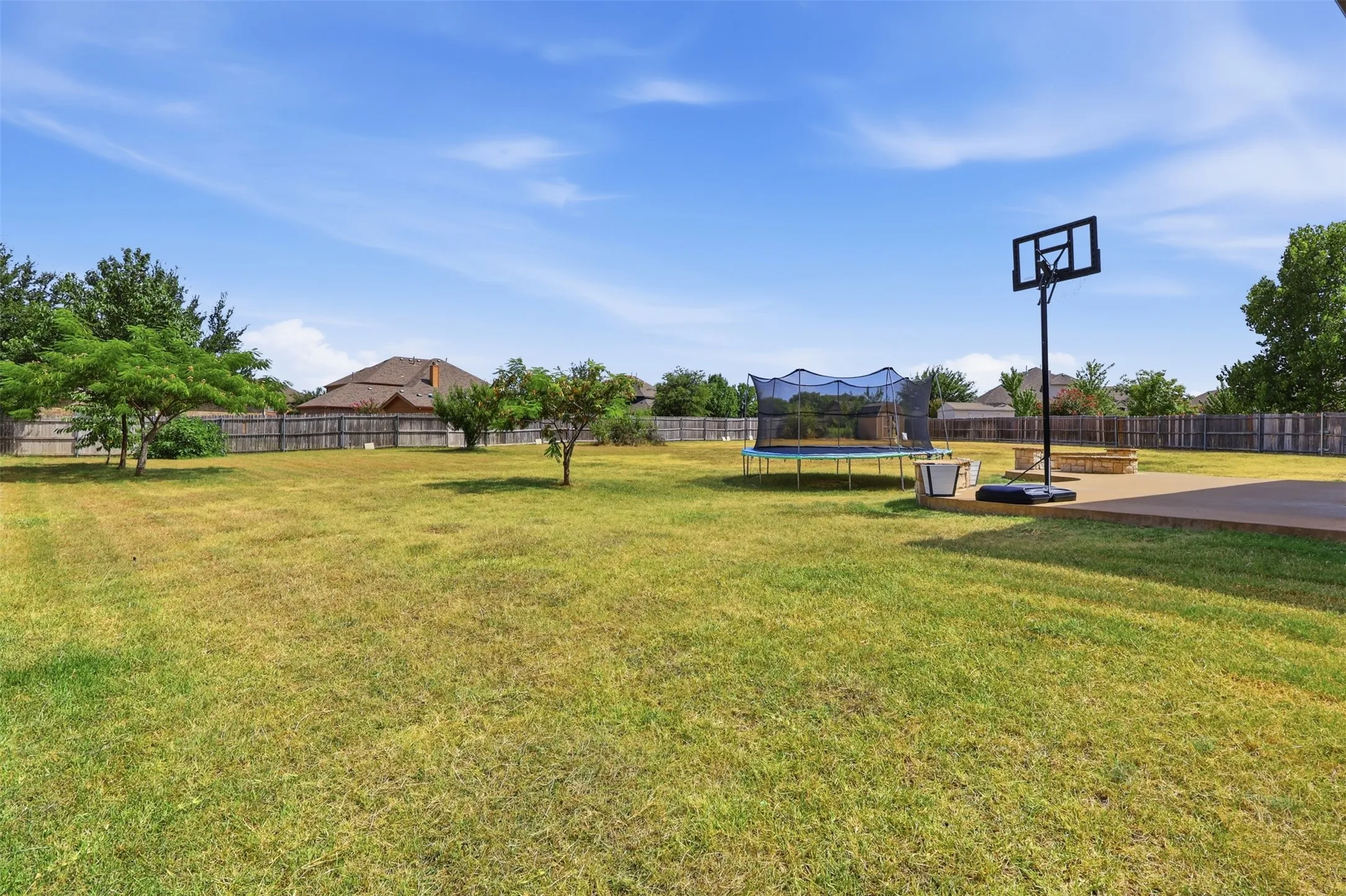 Single Family Residence For Sale in Tarrant County , 1517 Fence Post Drive, Fort Worth, Texas 76052, 5 Bedroom, 4 Bathroom, 3 Garage spaces, 3,659 Sqft, built in 2010, mls#21348085, Real Estate Agent in Fort Worth, Homes For Sale in Tarrant county, Homes For Sale in Fort Worth, Realtor in Fort Worth Texas, Real Estate Brokerage Independent Realty Texas, Luminita Cordes Realtor