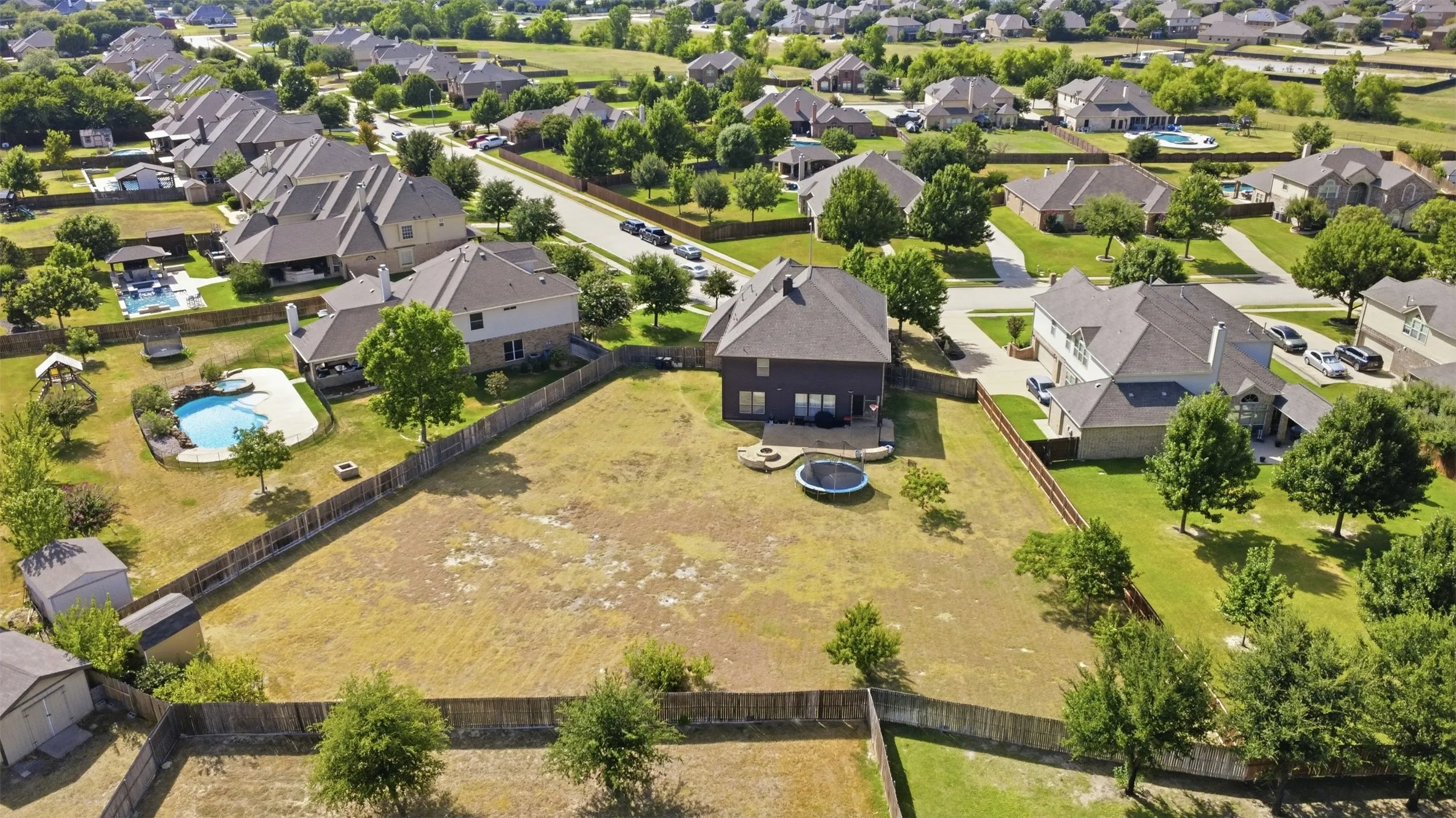 Single Family Residence For Sale in Tarrant County , 1517 Fence Post Drive, Fort Worth, Texas 76052, 5 Bedroom, 4 Bathroom, 3 Garage spaces, 3,659 Sqft, built in 2010, mls#21348085, Real Estate Agent in Fort Worth, Homes For Sale in Tarrant county, Homes For Sale in Fort Worth, Realtor in Fort Worth Texas, Real Estate Brokerage Independent Realty Texas, Luminita Cordes Realtor