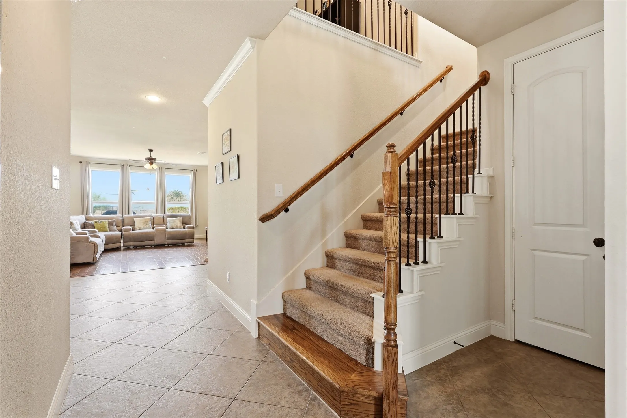 Single Family Residence For Sale in Tarrant County , 1517 Fence Post Drive, Fort Worth, Texas 76052, 5 Bedroom, 4 Bathroom, 3 Garage spaces, 3,659 Sqft, built in 2010, mls#21348085, Real Estate Agent in Fort Worth, Homes For Sale in Tarrant county, Homes For Sale in Fort Worth, Realtor in Fort Worth Texas, Real Estate Brokerage Independent Realty Texas, Luminita Cordes Realtor