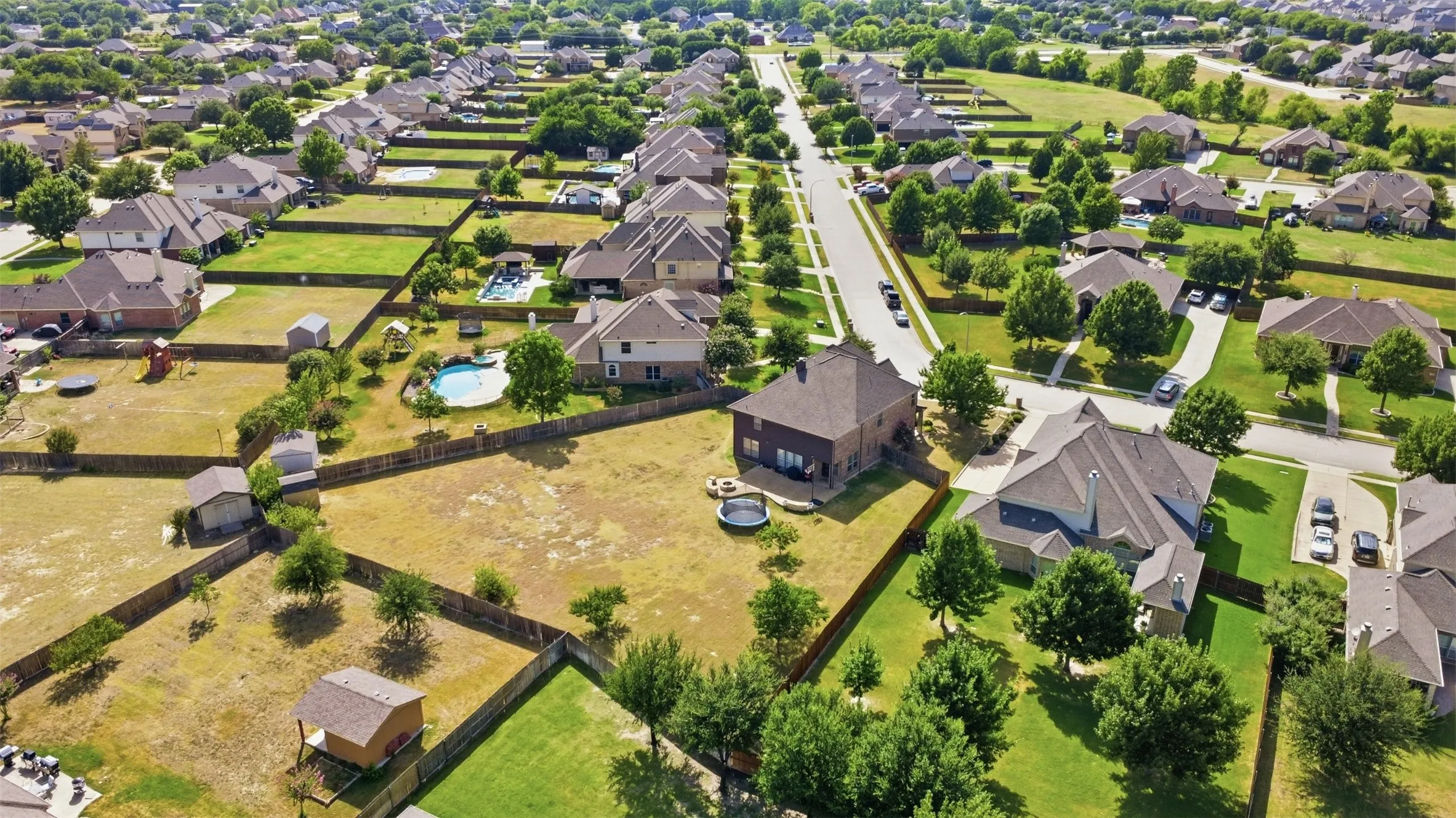 Single Family Residence For Sale in Tarrant County , 1517 Fence Post Drive, Fort Worth, Texas 76052, 5 Bedroom, 4 Bathroom, 3 Garage spaces, 3,659 Sqft, built in 2010, mls#21348085, Real Estate Agent in Fort Worth, Homes For Sale in Tarrant county, Homes For Sale in Fort Worth, Realtor in Fort Worth Texas, Real Estate Brokerage Independent Realty Texas, Luminita Cordes Realtor