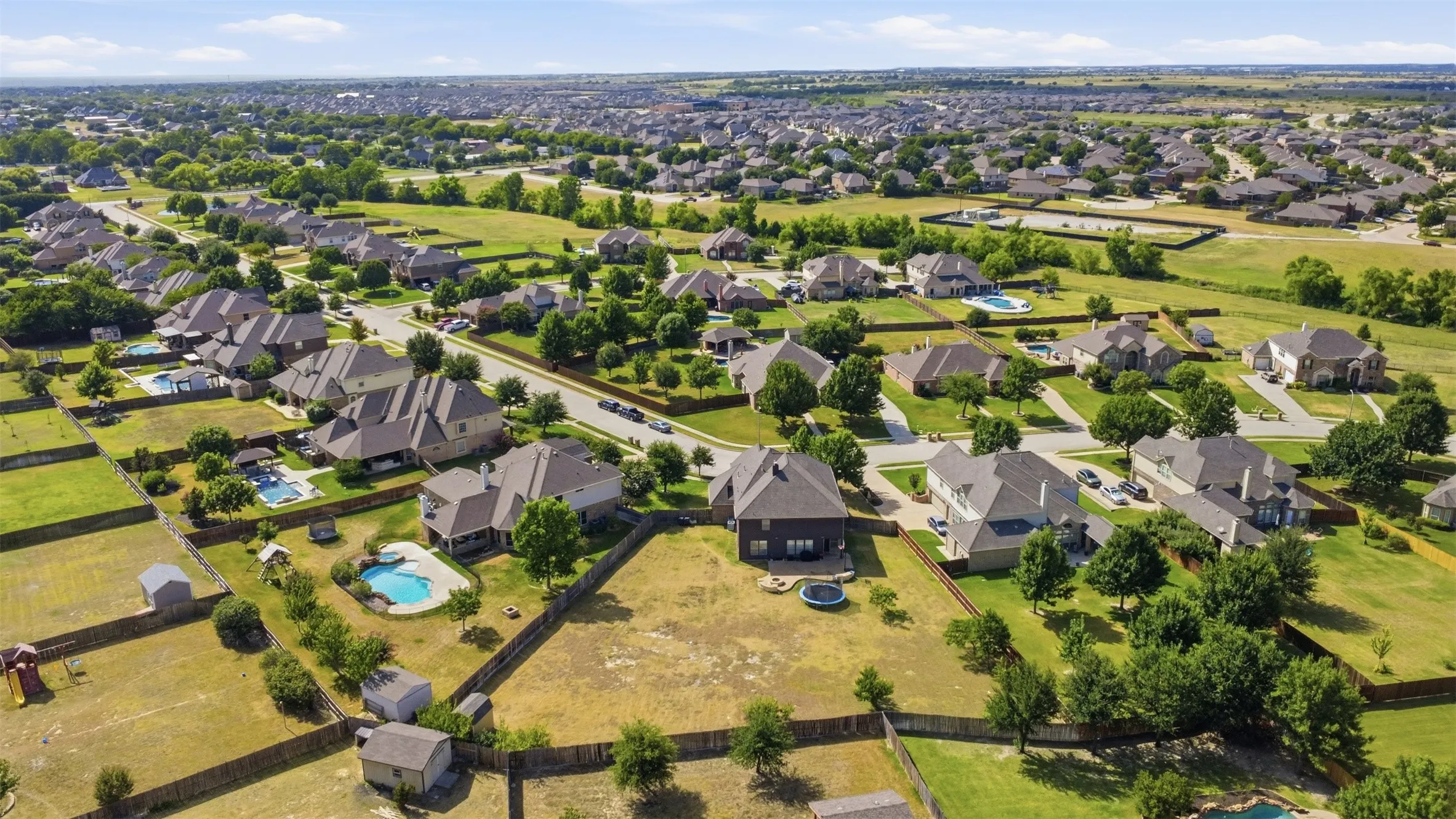 Single Family Residence For Sale in Tarrant County , 1517 Fence Post Drive, Fort Worth, Texas 76052, 5 Bedroom, 4 Bathroom, 3 Garage spaces, 3,659 Sqft, built in 2010, mls#21348085, Real Estate Agent in Fort Worth, Homes For Sale in Tarrant county, Homes For Sale in Fort Worth, Realtor in Fort Worth Texas, Real Estate Brokerage Independent Realty Texas, Luminita Cordes Realtor