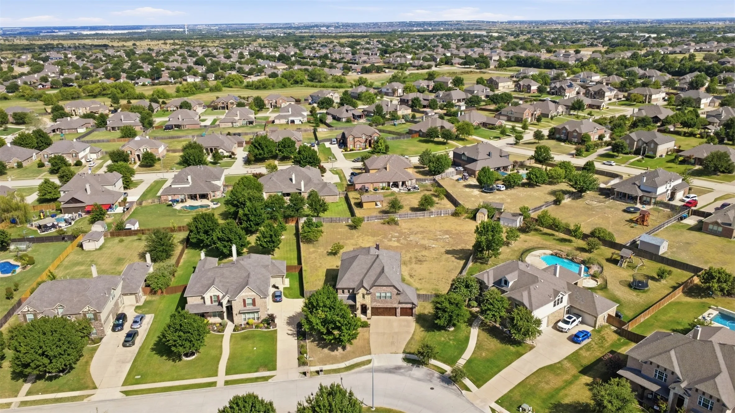 Single Family Residence For Sale in Tarrant County , 1517 Fence Post Drive, Fort Worth, Texas 76052, 5 Bedroom, 4 Bathroom, 3 Garage spaces, 3,659 Sqft, built in 2010, mls#21348085, Real Estate Agent in Fort Worth, Homes For Sale in Tarrant county, Homes For Sale in Fort Worth, Realtor in Fort Worth Texas, Real Estate Brokerage Independent Realty Texas, Luminita Cordes Realtor