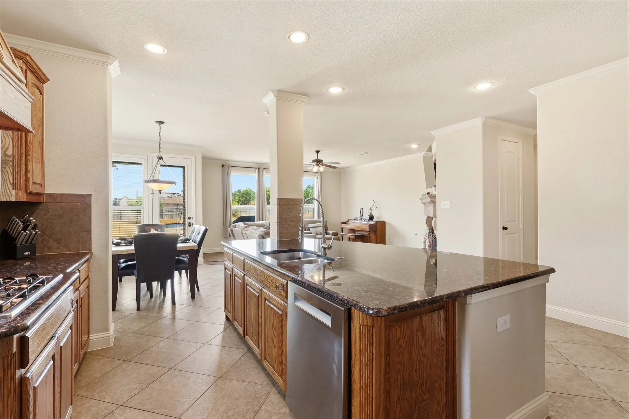 Single Family Residence For Sale in Tarrant County , 1517 Fence Post Drive, Fort Worth, Texas 76052, 5 Bedroom, 4 Bathroom, 3 Garage spaces, 3,659 Sqft, built in 2010, mls#21348085, Real Estate Agent in Fort Worth, Homes For Sale in Tarrant county, Homes For Sale in Fort Worth, Realtor in Fort Worth Texas, Real Estate Brokerage Independent Realty Texas, Luminita Cordes Realtor