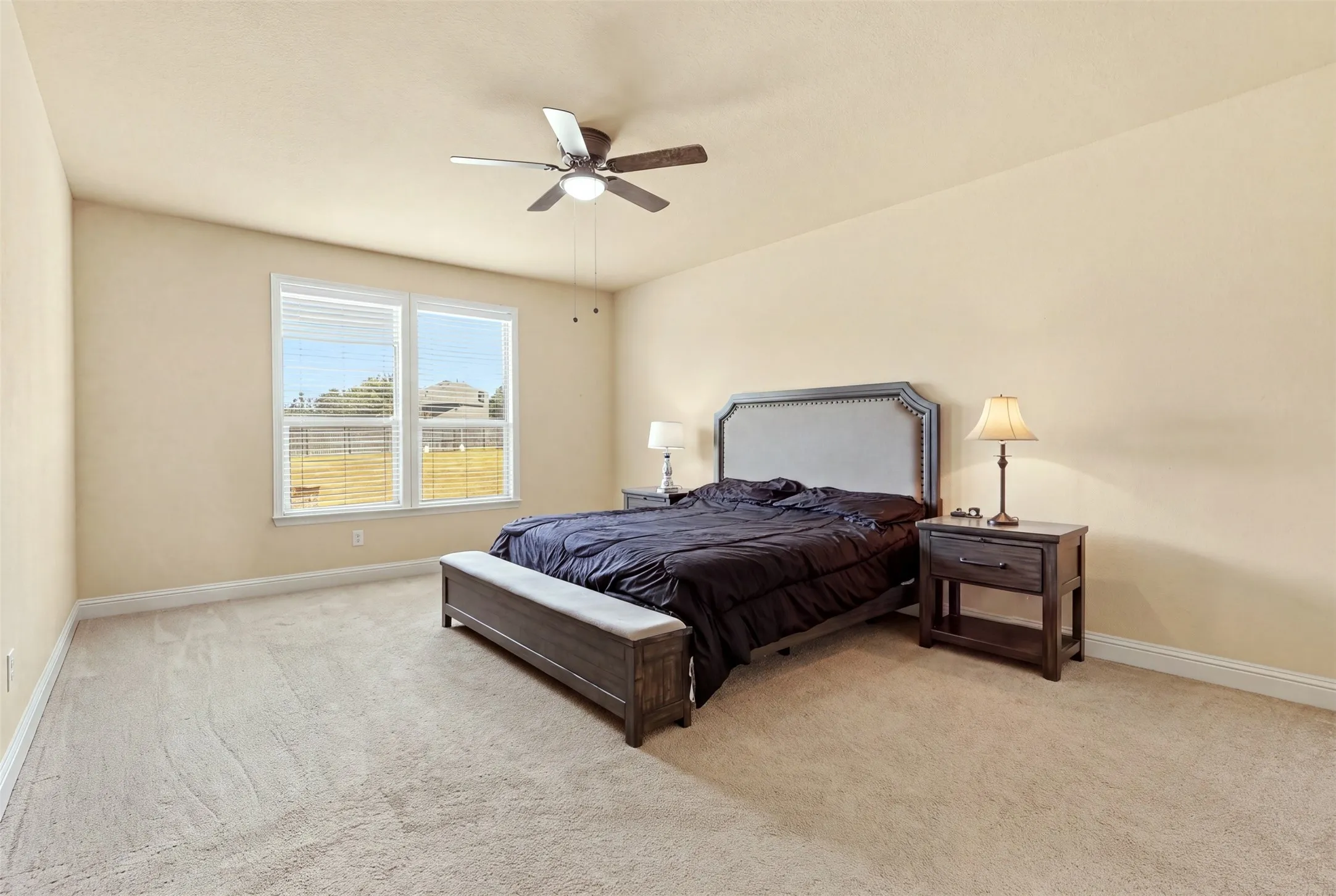 Single Family Residence For Sale in Tarrant County , 1517 Fence Post Drive, Fort Worth, Texas 76052, 5 Bedroom, 4 Bathroom, 3 Garage spaces, 3,659 Sqft, built in 2010, mls#21348085, Real Estate Agent in Fort Worth, Homes For Sale in Tarrant county, Homes For Sale in Fort Worth, Realtor in Fort Worth Texas, Real Estate Brokerage Independent Realty Texas, Luminita Cordes Realtor