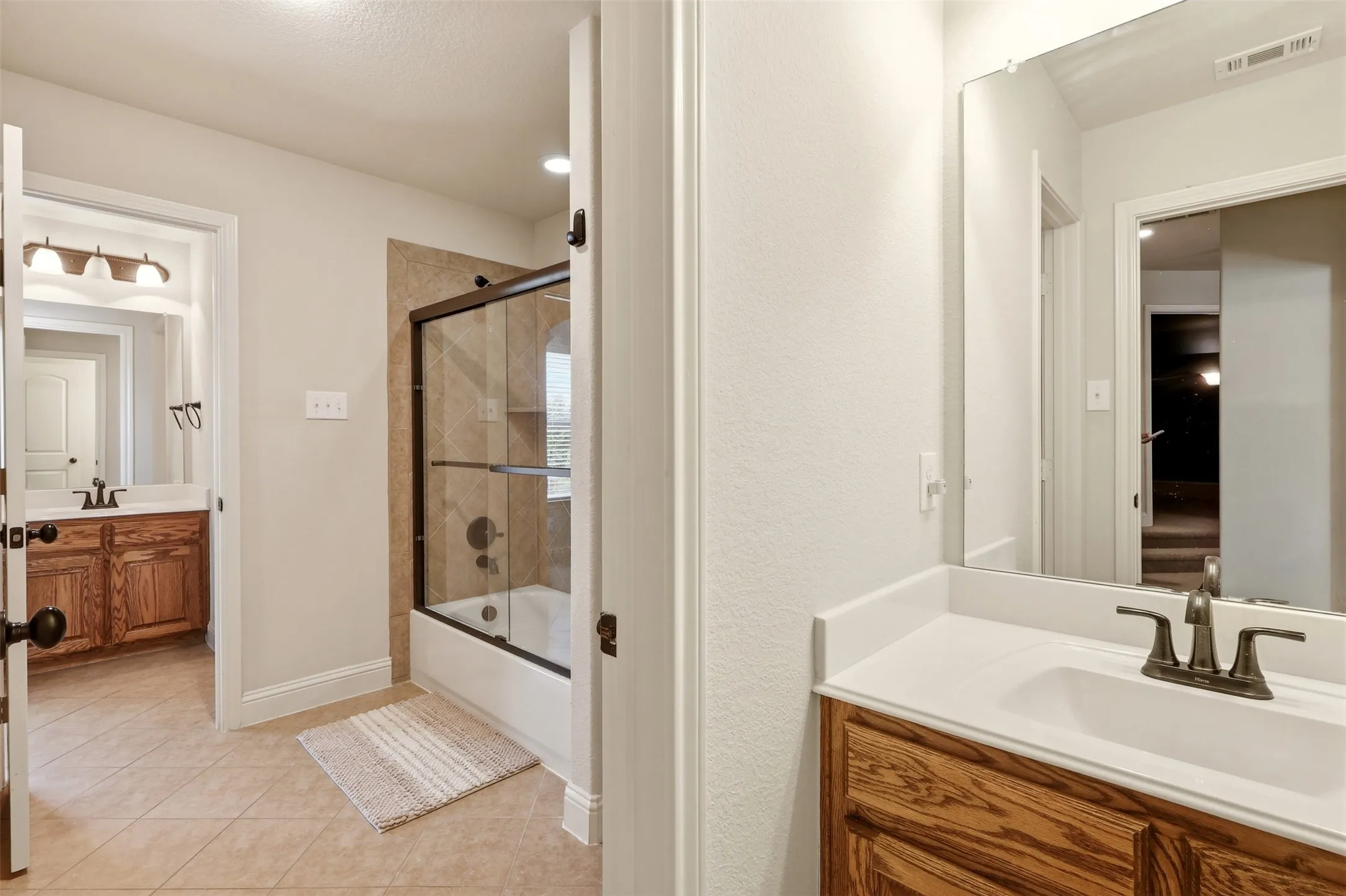 Single Family Residence For Sale in Tarrant County , 1517 Fence Post Drive, Fort Worth, Texas 76052, 5 Bedroom, 4 Bathroom, 3 Garage spaces, 3,659 Sqft, built in 2010, mls#21348085, Real Estate Agent in Fort Worth, Homes For Sale in Tarrant county, Homes For Sale in Fort Worth, Realtor in Fort Worth Texas, Real Estate Brokerage Independent Realty Texas, Luminita Cordes Realtor