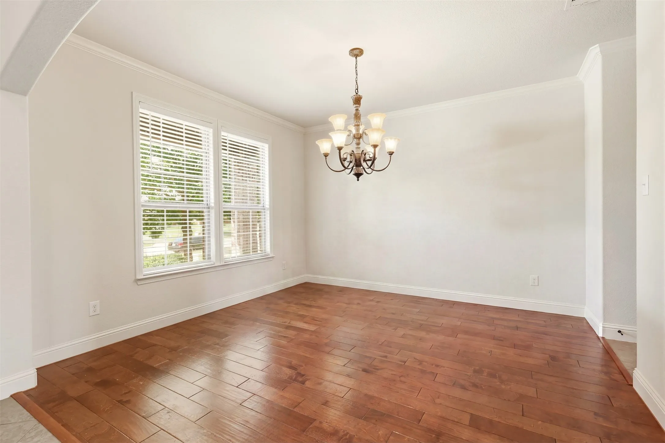 Single Family Residence For Sale in Tarrant County , 1517 Fence Post Drive, Fort Worth, Texas 76052, 5 Bedroom, 4 Bathroom, 3 Garage spaces, 3,659 Sqft, built in 2010, mls#21348085, Real Estate Agent in Fort Worth, Homes For Sale in Tarrant county, Homes For Sale in Fort Worth, Realtor in Fort Worth Texas, Real Estate Brokerage Independent Realty Texas, Luminita Cordes Realtor