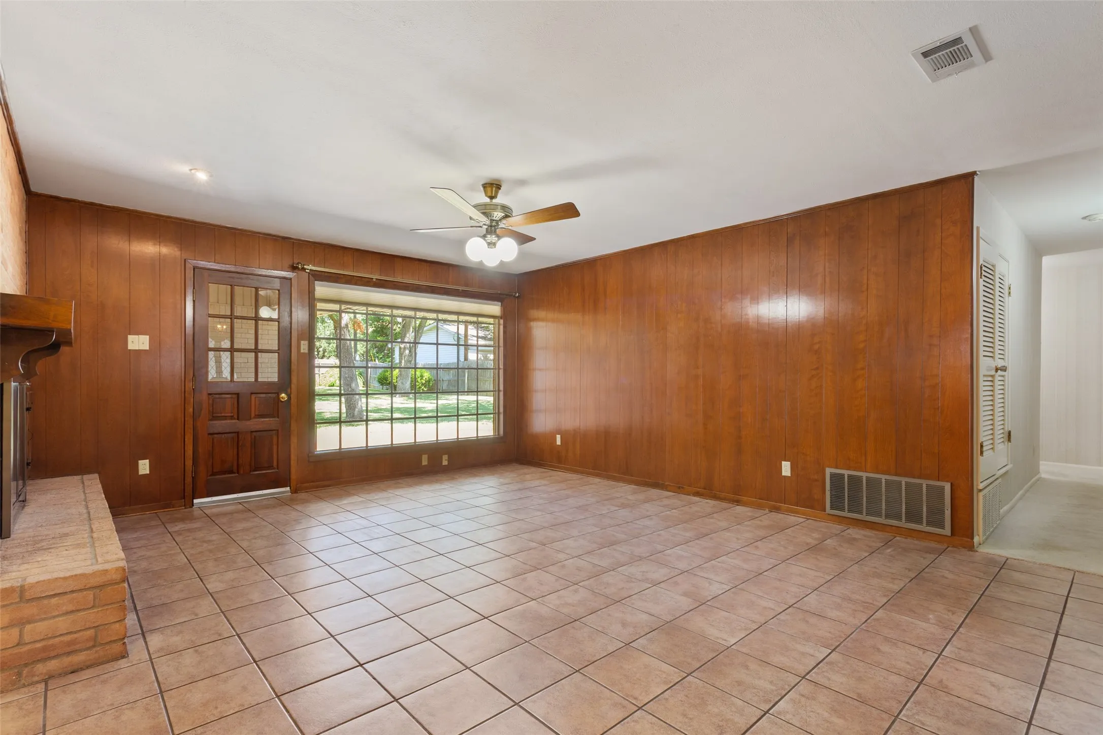 Single Family Residence For Sale in Mc Lennan County , 5201 Lake Highlands Drive, Waco, Texas 76710, 4 Bedroom, 2 Bathroom, Garage spaces, 2,772 Sqft, built in 1965, mls#21348451, Real Estate Agent in Waco, Homes For Sale in Mc Lennan county, Homes For Sale in Waco, Realtor in Waco Texas, Real Estate Brokerage Independent Realty Texas, Luminita Cordes Realtor