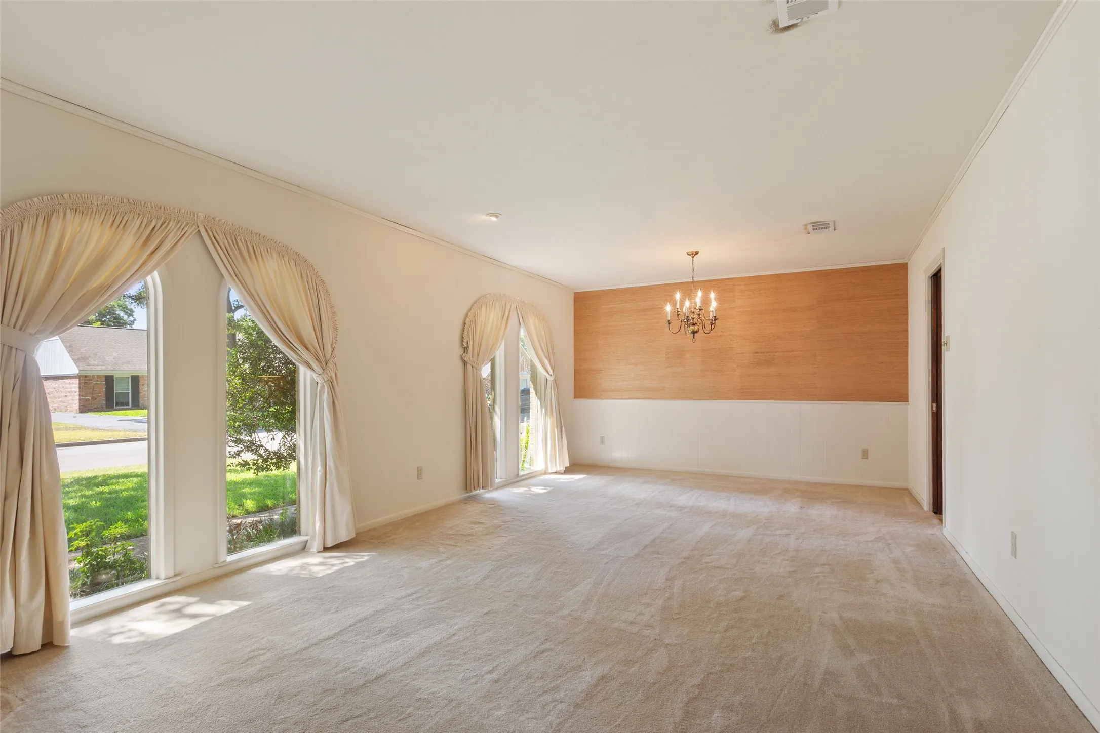 Single Family Residence For Sale in Mc Lennan County , 5201 Lake Highlands Drive, Waco, Texas 76710, 4 Bedroom, 2 Bathroom, Garage spaces, 2,772 Sqft, built in 1965, mls#21348451, Real Estate Agent in Waco, Homes For Sale in Mc Lennan county, Homes For Sale in Waco, Realtor in Waco Texas, Real Estate Brokerage Independent Realty Texas, Luminita Cordes Realtor
