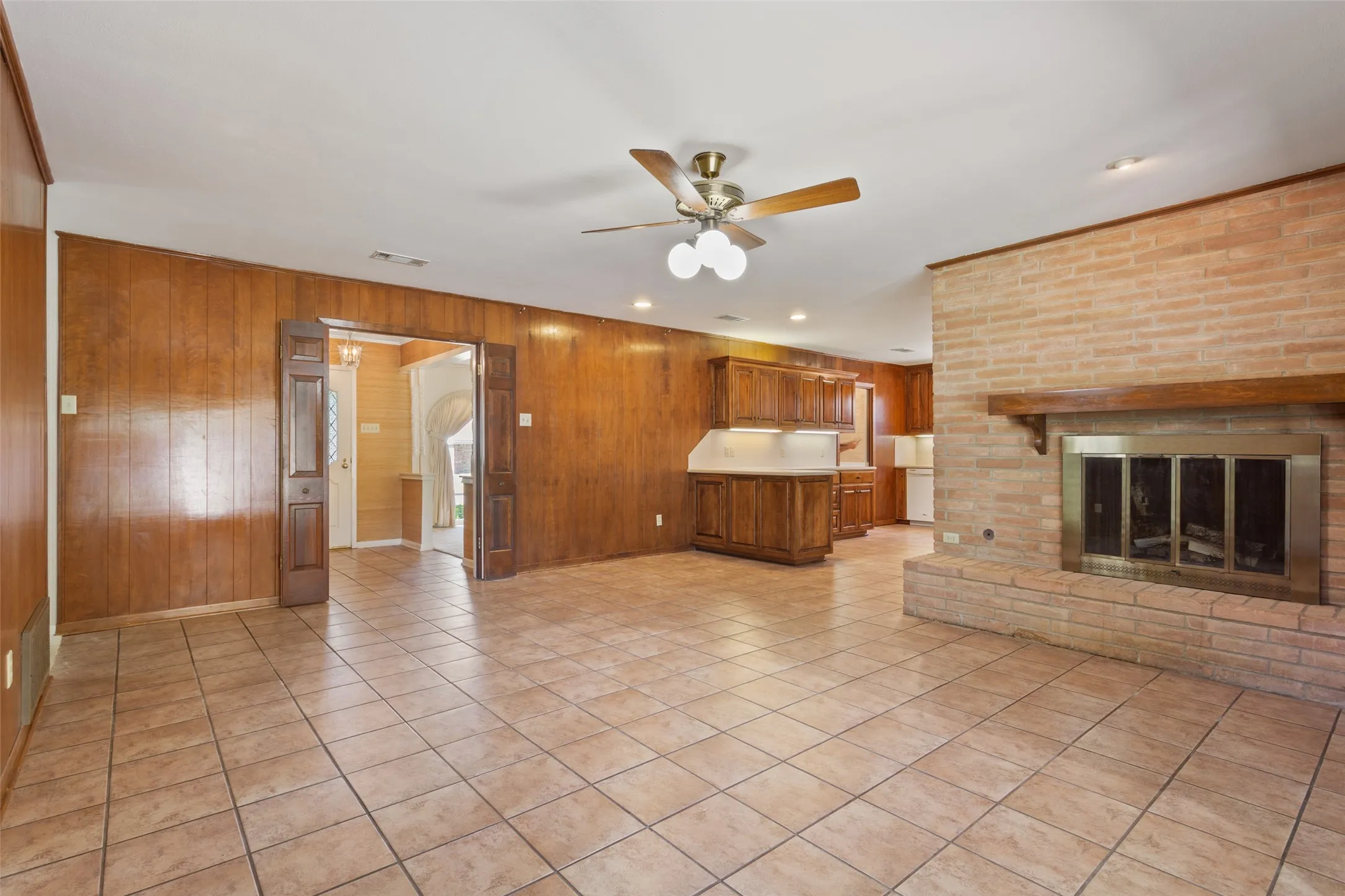 Single Family Residence For Sale in Mc Lennan County , 5201 Lake Highlands Drive, Waco, Texas 76710, 4 Bedroom, 2 Bathroom, Garage spaces, 2,772 Sqft, built in 1965, mls#21348451, Real Estate Agent in Waco, Homes For Sale in Mc Lennan county, Homes For Sale in Waco, Realtor in Waco Texas, Real Estate Brokerage Independent Realty Texas, Luminita Cordes Realtor