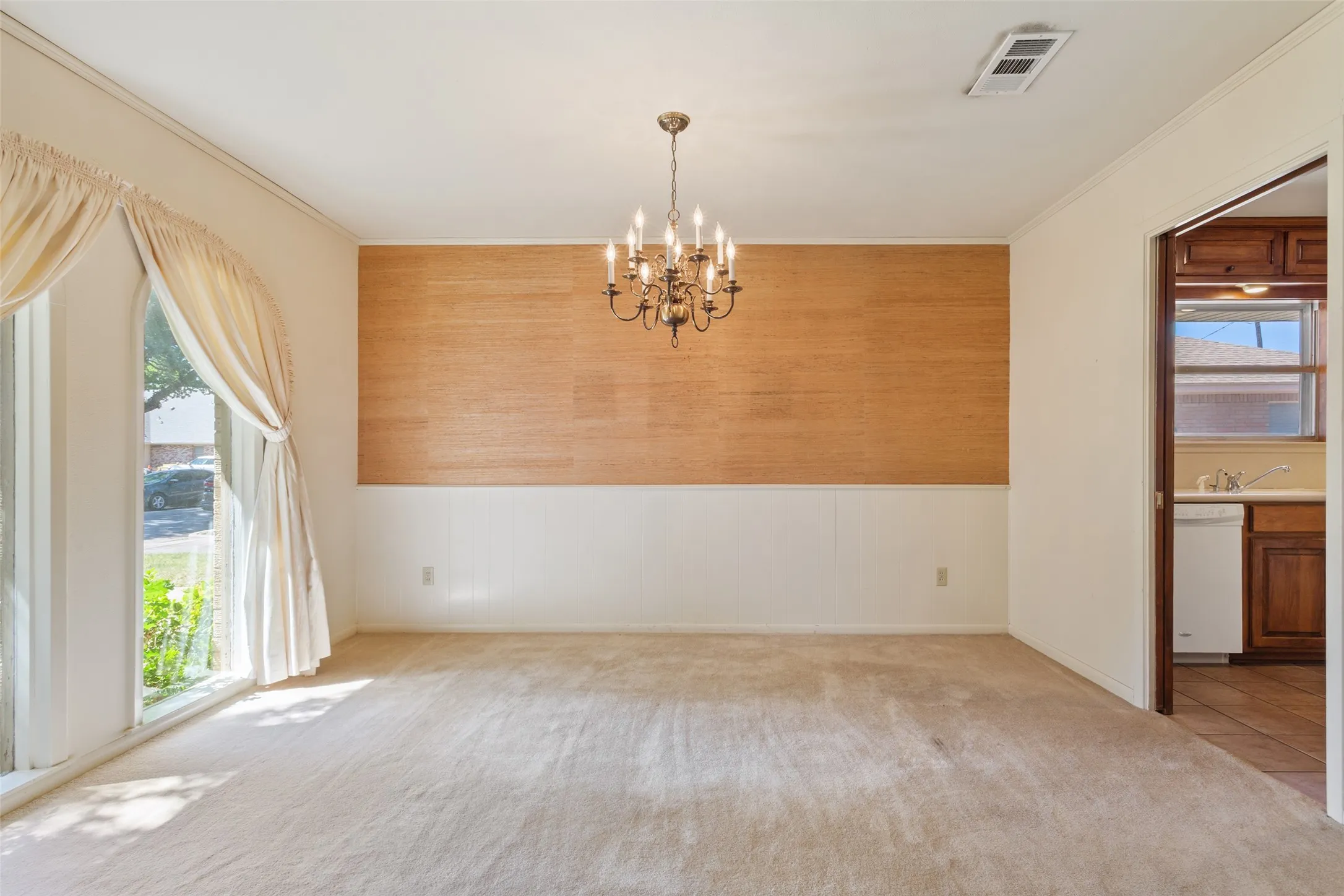 Single Family Residence For Sale in Mc Lennan County , 5201 Lake Highlands Drive, Waco, Texas 76710, 4 Bedroom, 2 Bathroom, Garage spaces, 2,772 Sqft, built in 1965, mls#21348451, Real Estate Agent in Waco, Homes For Sale in Mc Lennan county, Homes For Sale in Waco, Realtor in Waco Texas, Real Estate Brokerage Independent Realty Texas, Luminita Cordes Realtor
