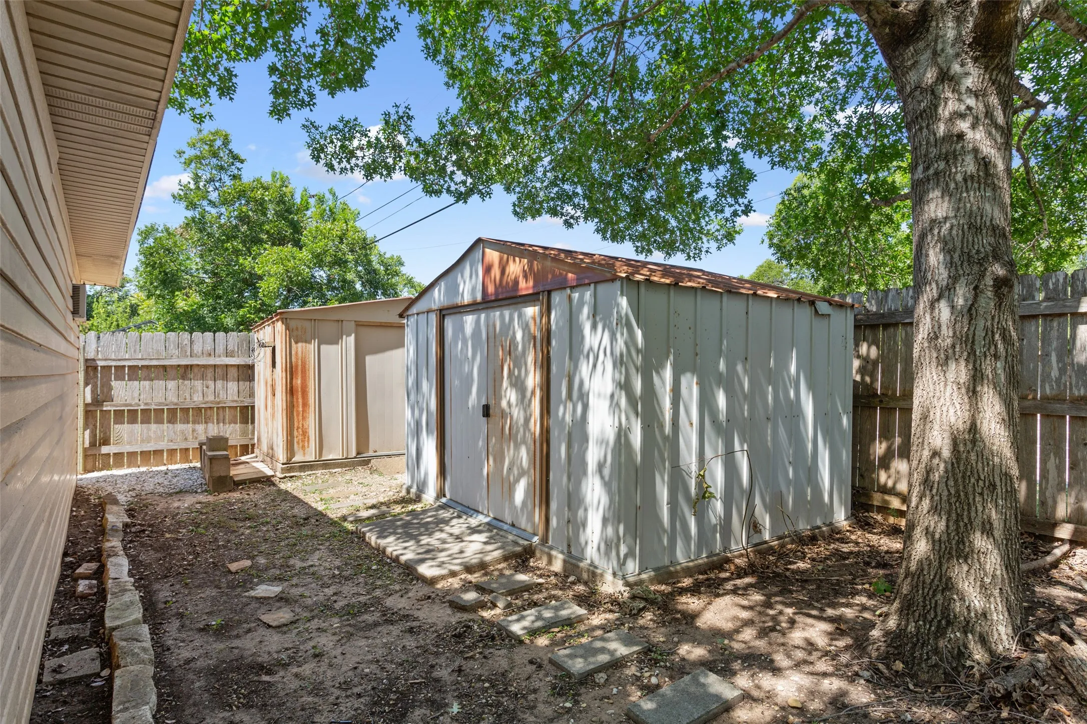 Single Family Residence For Sale in Mc Lennan County , 5201 Lake Highlands Drive, Waco, Texas 76710, 4 Bedroom, 2 Bathroom, Garage spaces, 2,772 Sqft, built in 1965, mls#21348451, Real Estate Agent in Waco, Homes For Sale in Mc Lennan county, Homes For Sale in Waco, Realtor in Waco Texas, Real Estate Brokerage Independent Realty Texas, Luminita Cordes Realtor