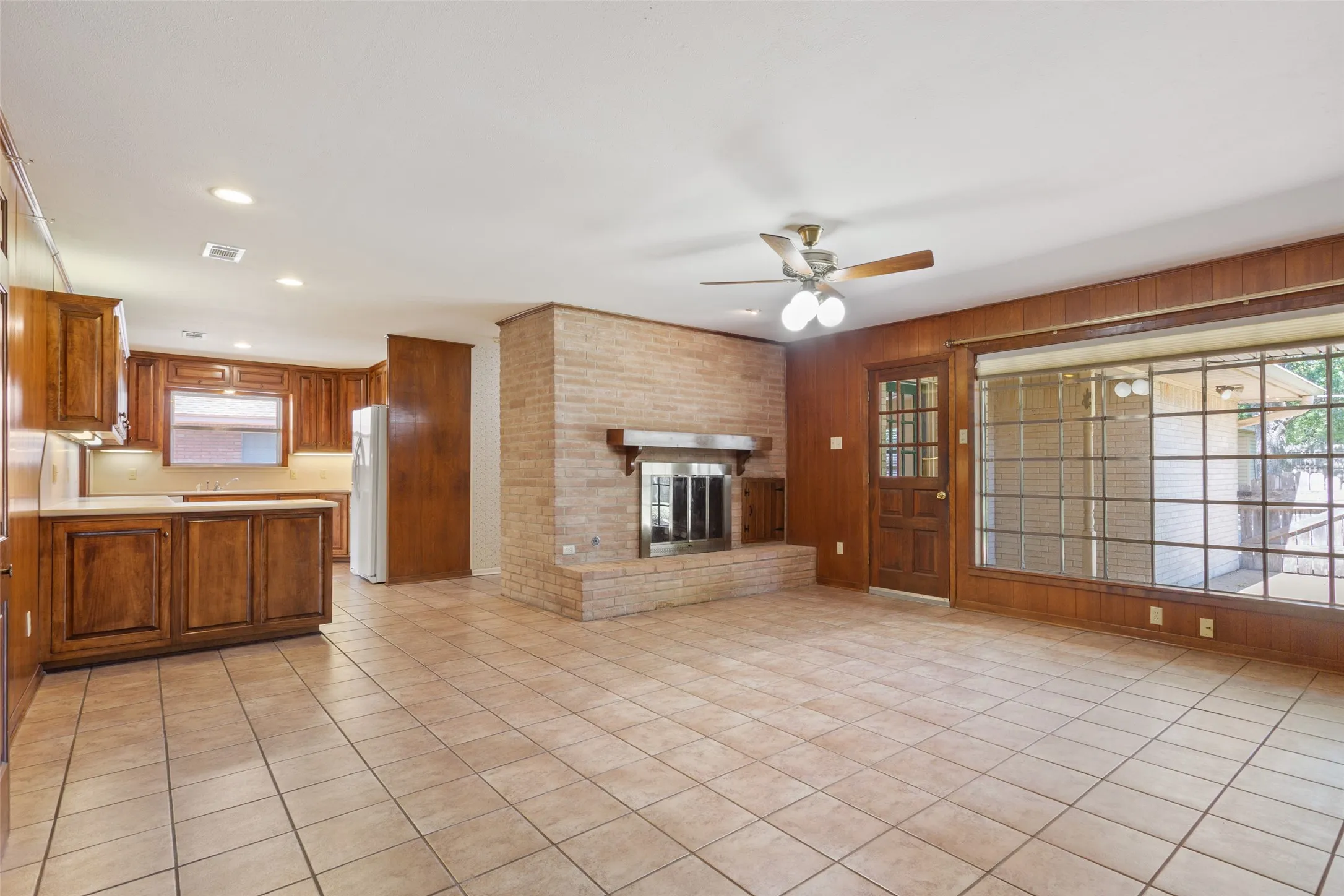 Single Family Residence For Sale in Mc Lennan County , 5201 Lake Highlands Drive, Waco, Texas 76710, 4 Bedroom, 2 Bathroom, Garage spaces, 2,772 Sqft, built in 1965, mls#21348451, Real Estate Agent in Waco, Homes For Sale in Mc Lennan county, Homes For Sale in Waco, Realtor in Waco Texas, Real Estate Brokerage Independent Realty Texas, Luminita Cordes Realtor